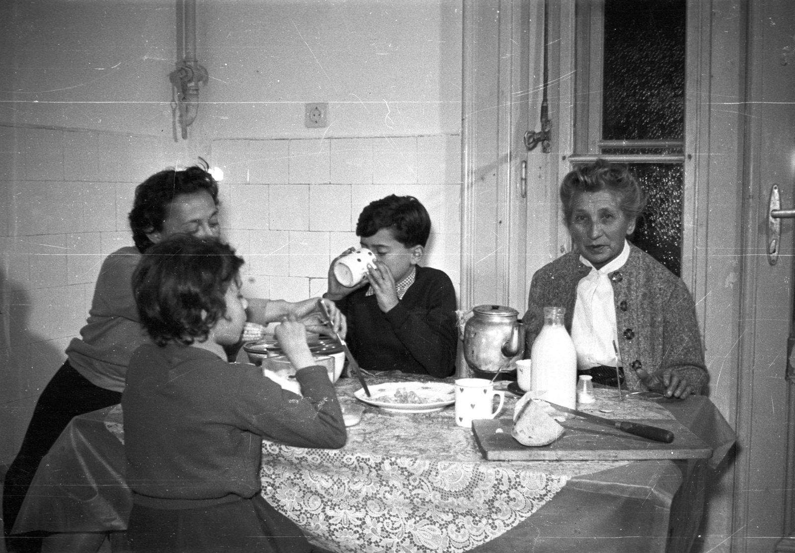 1960, Kende János, table, grandparent, kettle, kitchen, breakfast, milk bottle, drinking, meal, Fortepan #185379