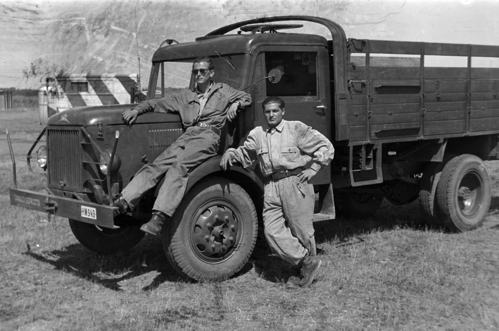 1953, Tóth Tibor, shades, number plate, men, belt, working clothes, sitting on a car, commercial vehicle, akimbo, Fortepan #185484