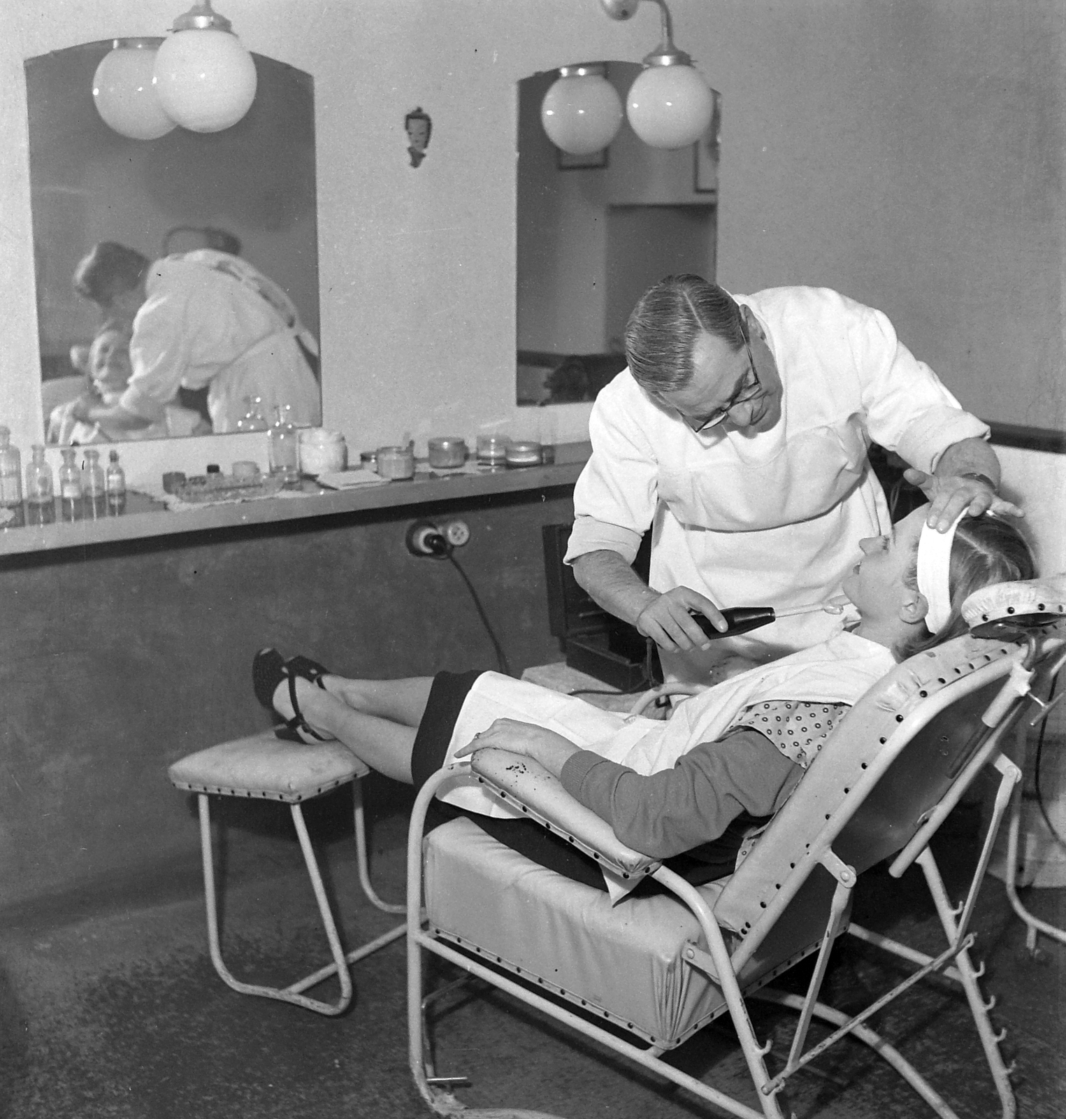 Hungary, 1962, Kotnyek Antal, cosmetics, hairdresser, Fortepan #18554