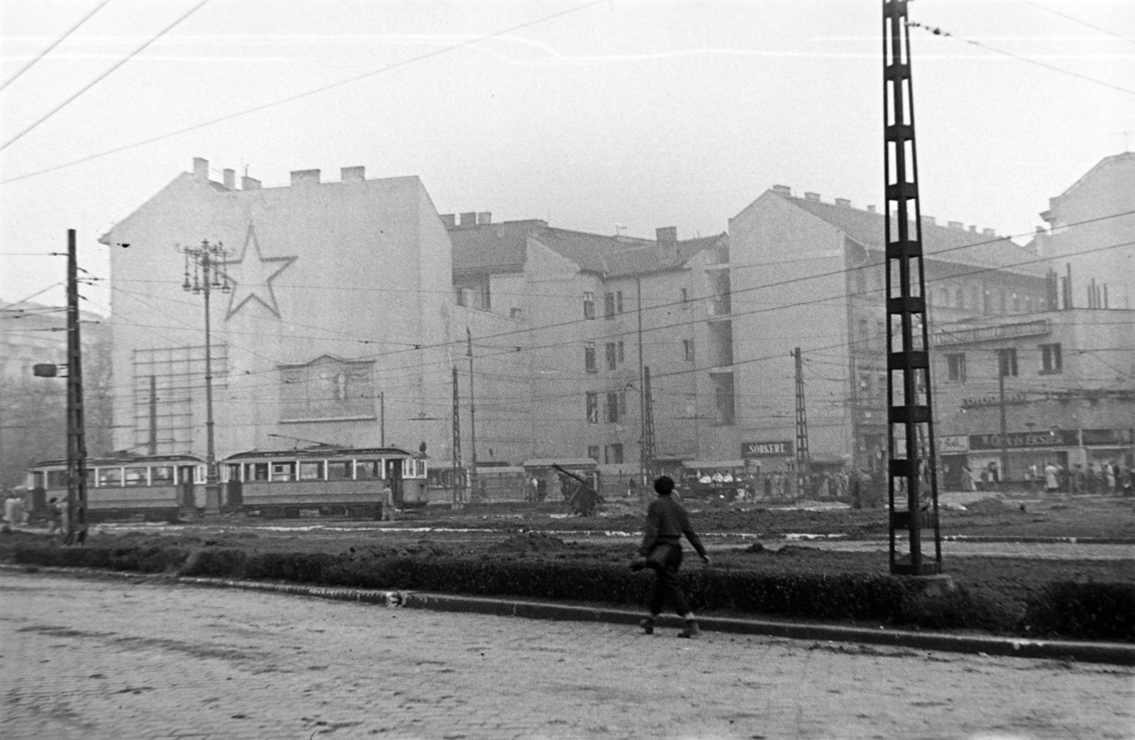 Magyarország, Budapest V.,Budapest VIII.,Budapest IX., Kálvin tér., 1956, Tóth Tibor, utcakép, Budapest, vörös csillag, tűzfal, Fortepan #185595