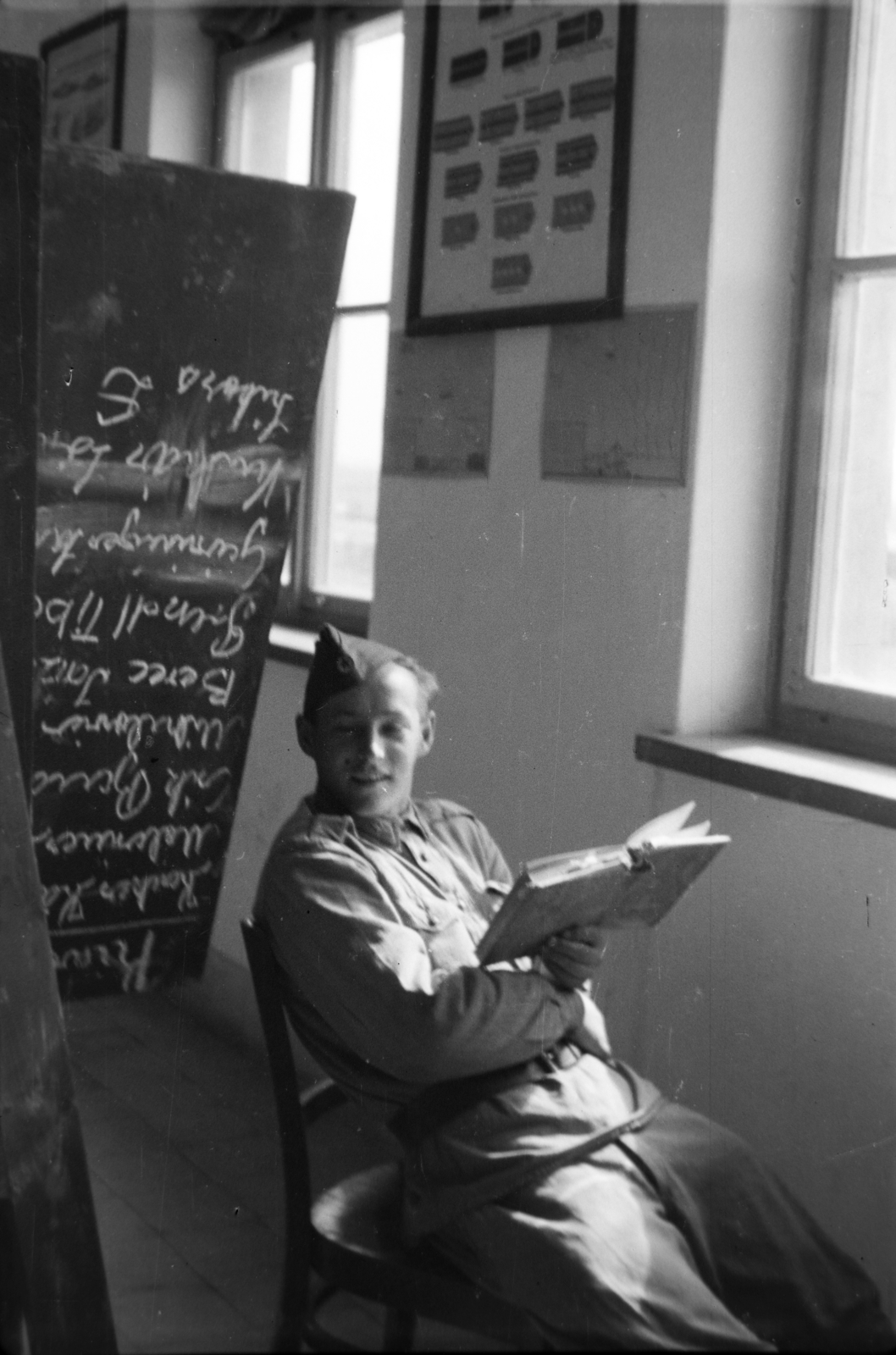 1954, Tóth Tibor, soldier, label, jesting, blackboard, Fortepan #185615