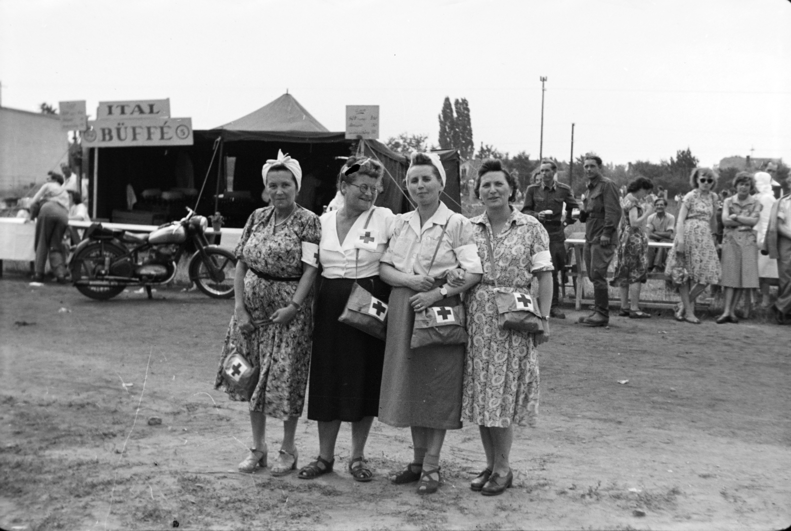 1954, Tóth Tibor, buffet, women, summer dresses, tent, Fortepan #185619