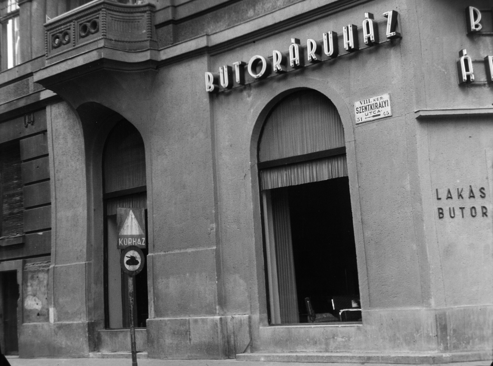 Magyarország, Budapest VIII., Szentkirályi utca - Baross utca sarok., 1957, Kádár József, Budapest, utcanévtábla, Bútorbolt, Fortepan #185734
