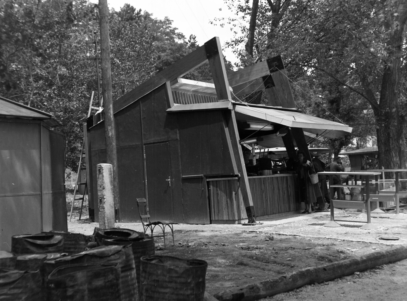 Magyarország,Balaton, Tihany, Gödrös., 1960, Kádár József, állóasztal, pavilon, Fortepan #185834