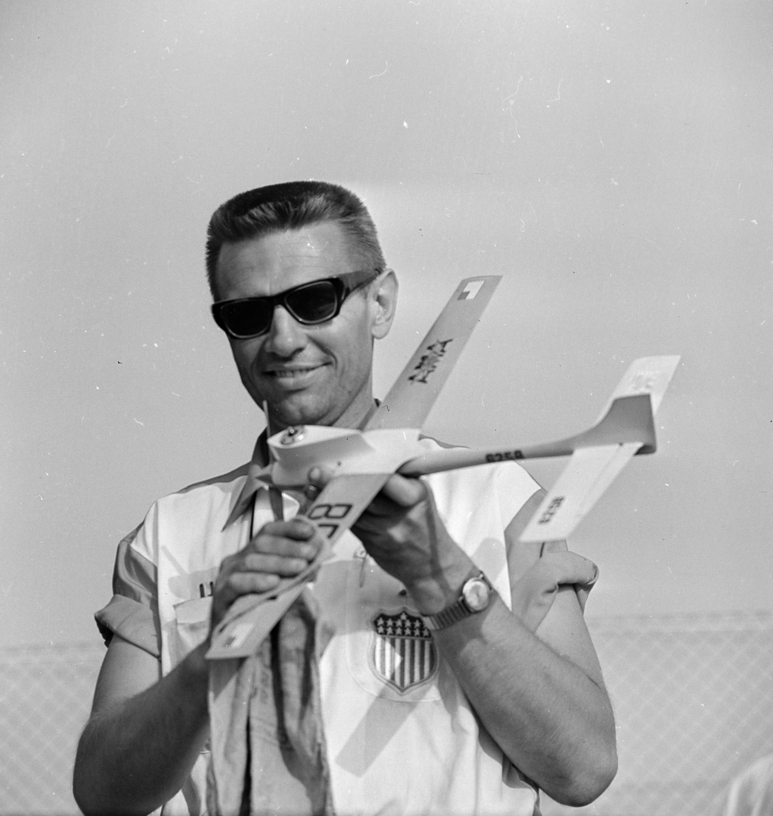 Hungary, Budaörs Airport, Budapest XI., Körrepülő Modellek Világbajnoksága, 1964. július 28. - augusztus 2. Bill Wisniewski amerikai modellező, a világbajnok., 1964, MHSZ, Budapest, Fortepan #185888