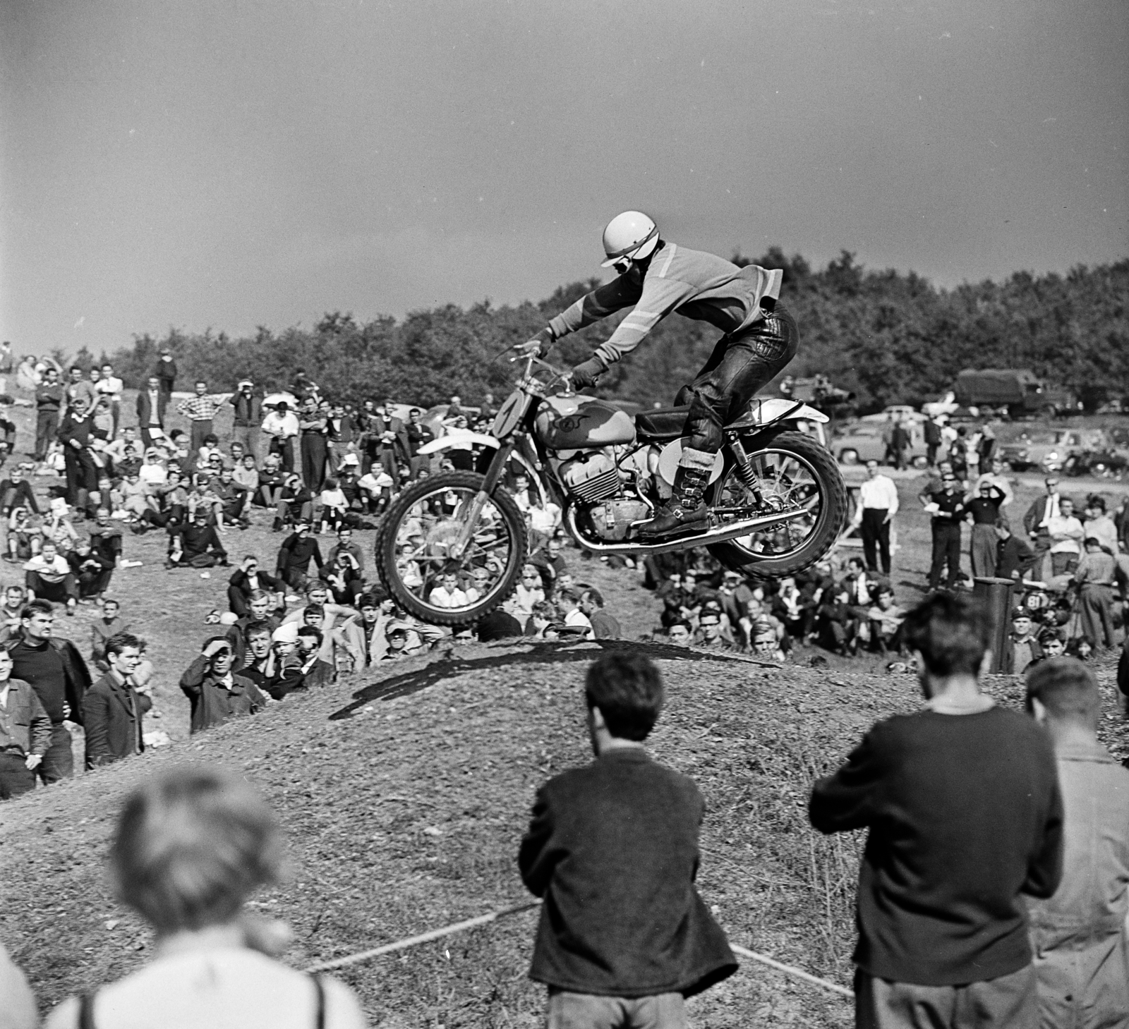 Hungary, Budaörs, Farkashegy, a Magyar Honvédelmi Sportszövetség Központi Motoros Klubjának nemzetközi motocross versenye., 1967, MHSZ, Fortepan #185935