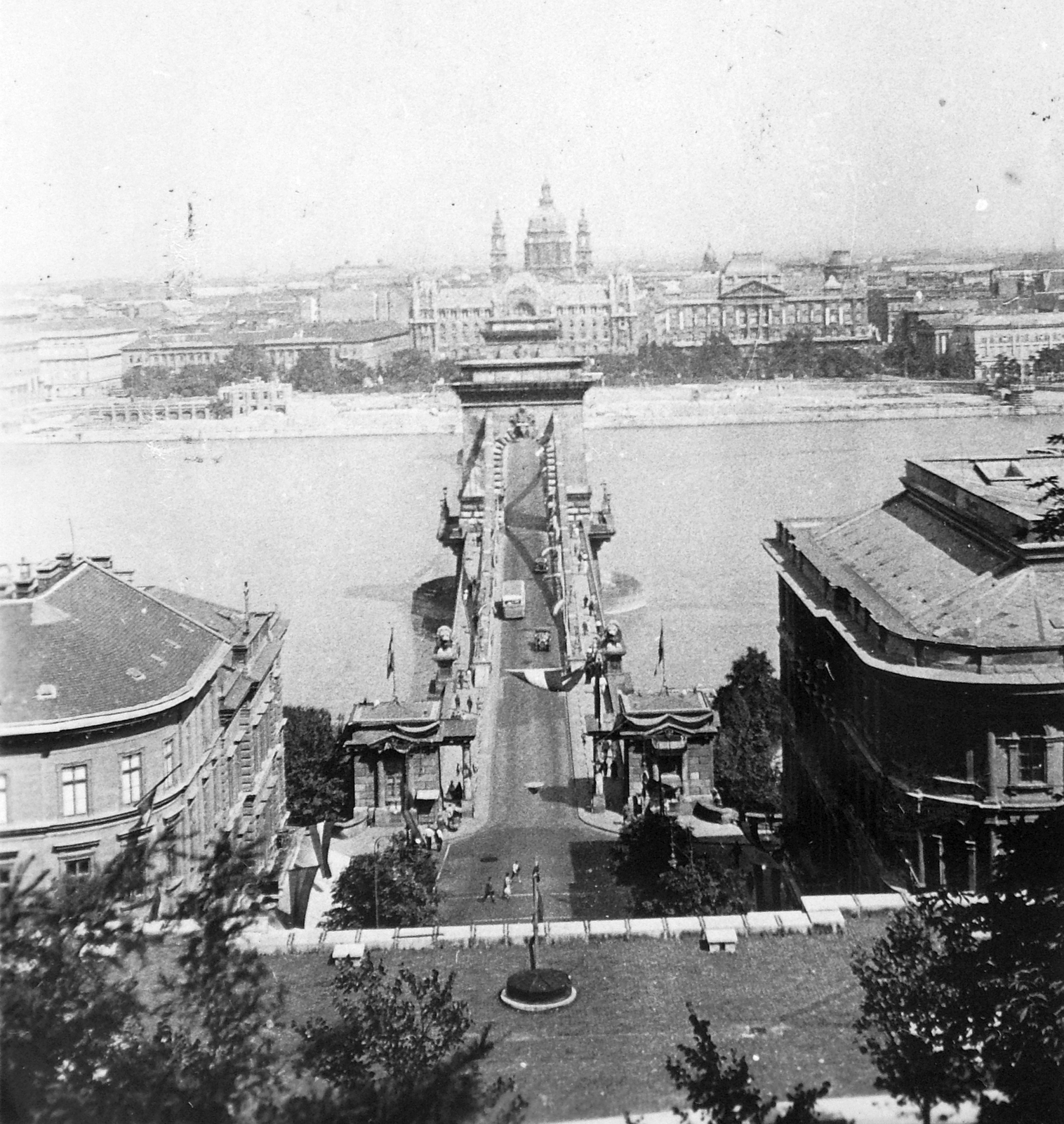 Hungary, Budapest I., kilátás a budai Várból a Clark Ádám tér, a Széchenyi Lánchíd és a Bazilika felé., 1937, Nagy Ilona, bridge, picture, Danube, Budapest, suspension bridge, William Tierney Clark-design, Fortepan #18594