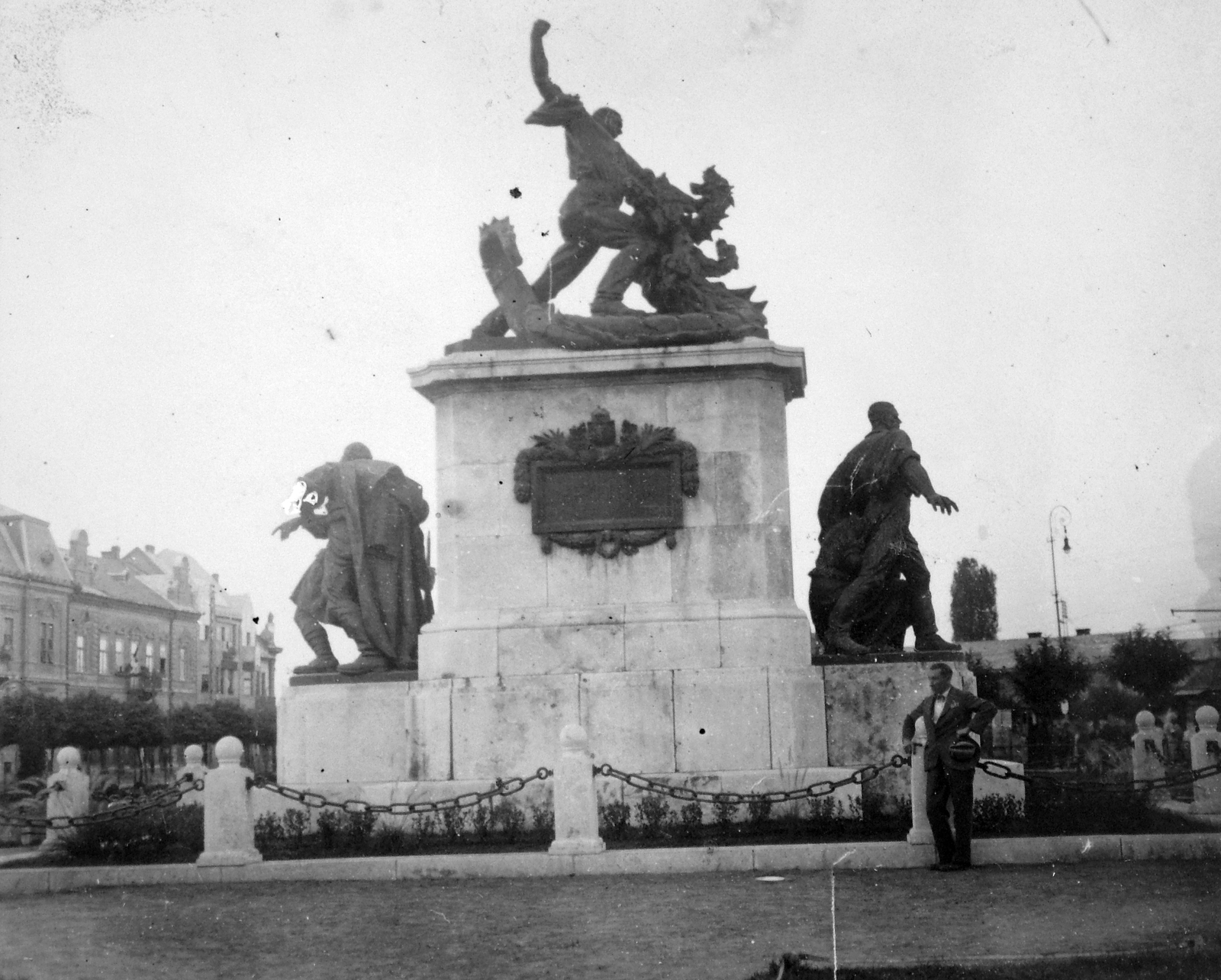 Hungary, Nyíregyháza, Hősök tere (Bessenyei tér), Hősök szobra (Kisfaludi Strobl Zsigmond, 1928.)., 1934, Nagy Ilona, sculpture, dragon portrayal, Fortepan #18609