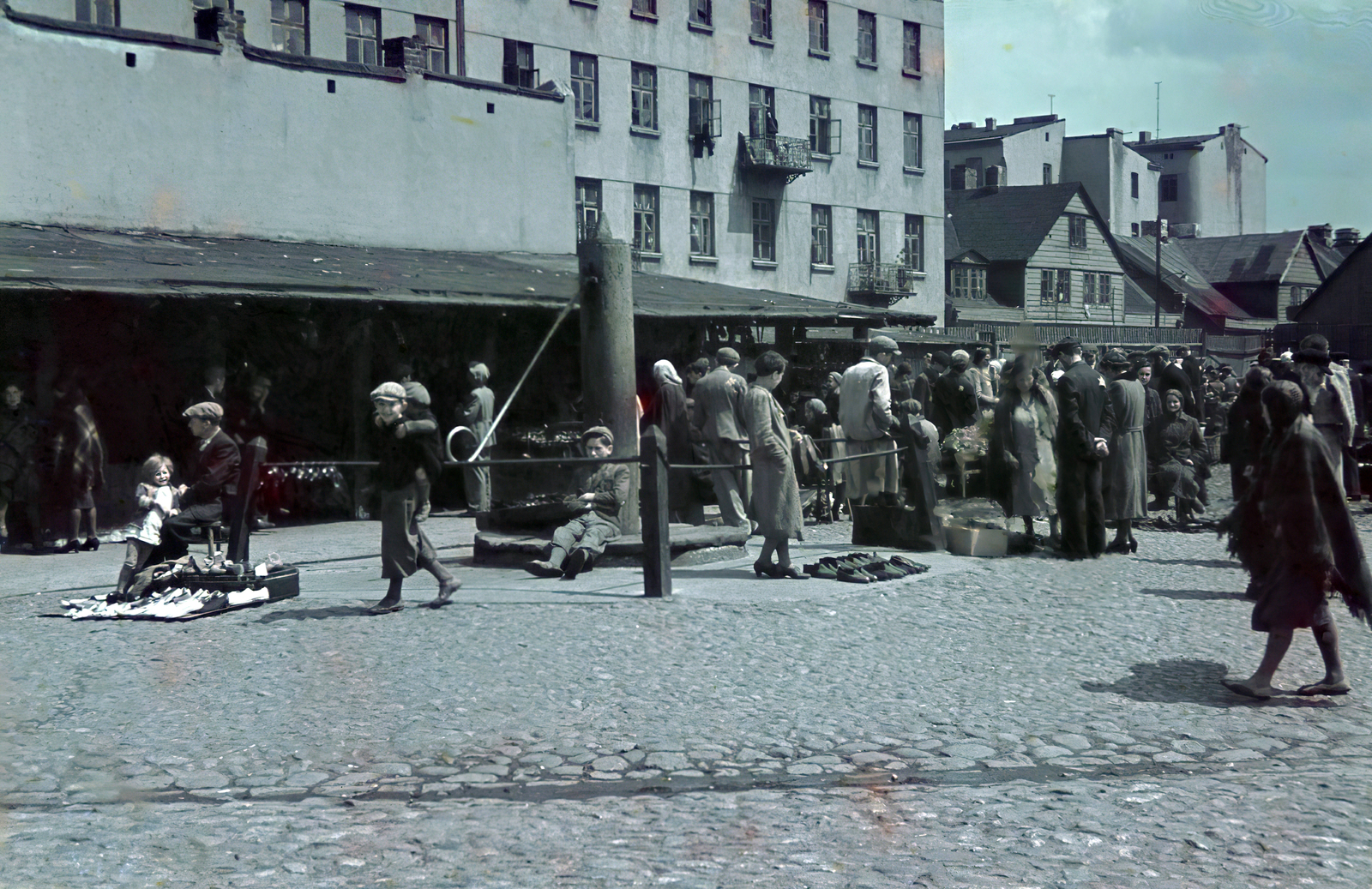 Poland, Łódź, 1942, Fortepan/Album044, market, shoe, Fortepan #186105