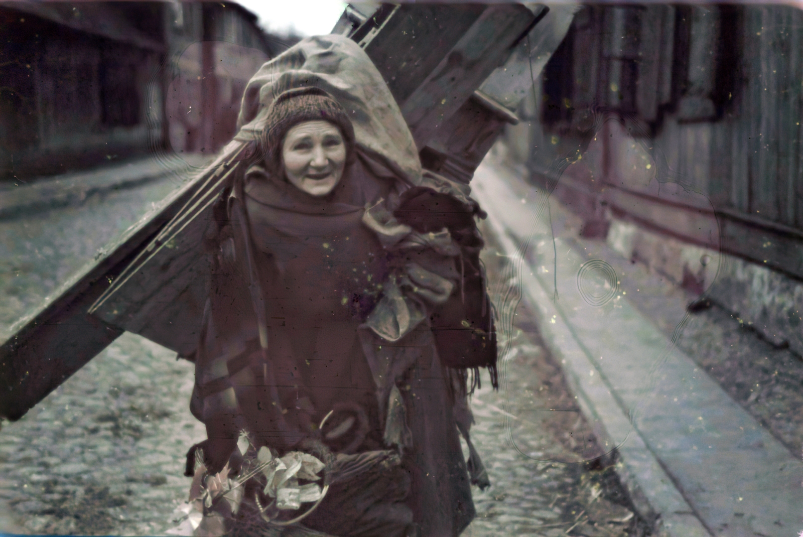 Poland, Łódź, 1942, Fortepan/Album044, board, sitting on the back of a man, woman, Fortepan #186136