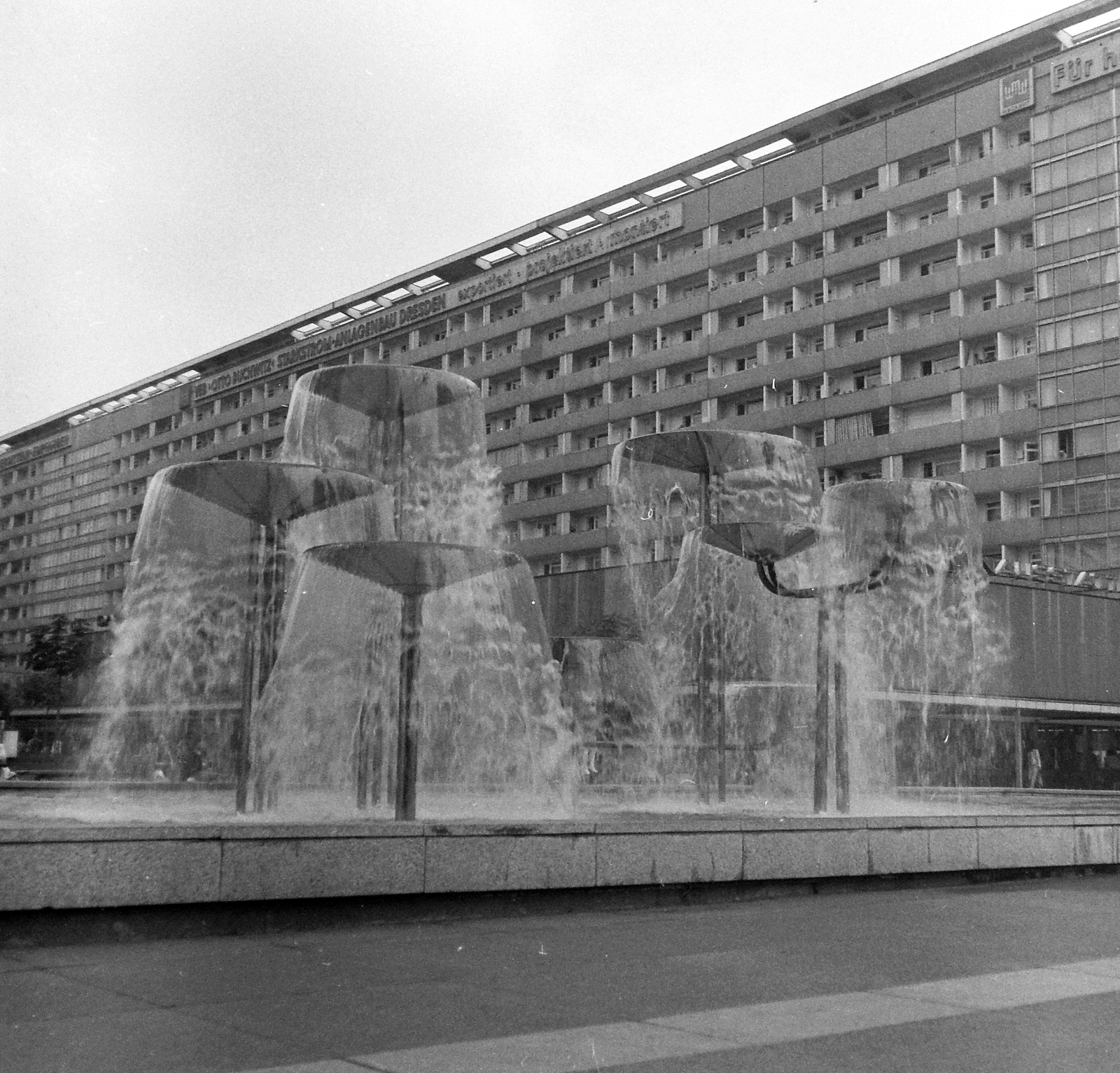 Germany, Dresden, Prager Strasse., 1977, Fortepan, fountain, GDR, Fortepan #18617