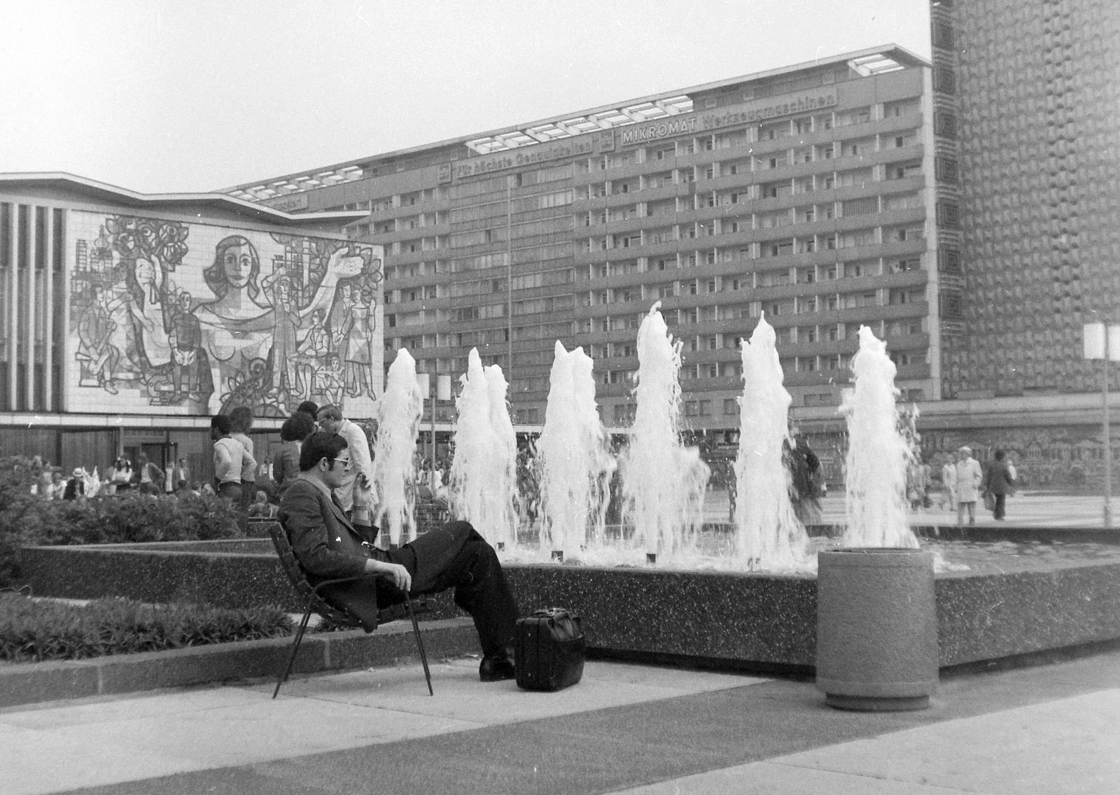 Germany, Dresden, Prager Strasse., 1977, Fortepan, street furniture, fountain, GDR, Fortepan #18618
