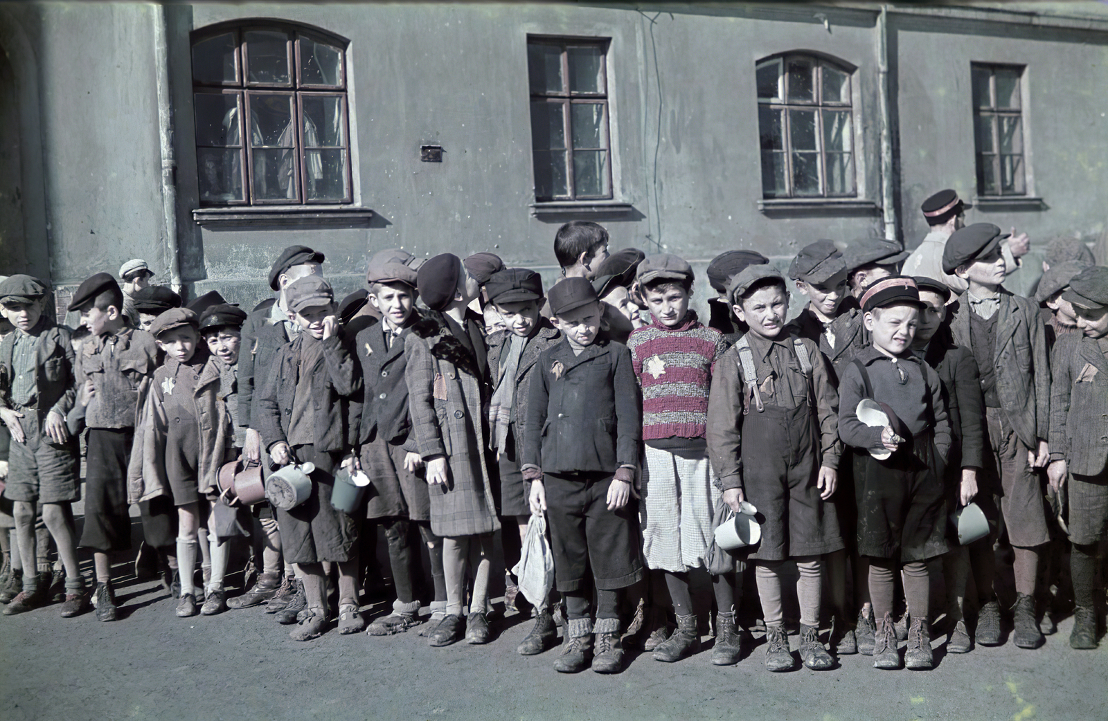Poland, Łódź, 1942, Fortepan/Album044, colorful, boys, hold in arms, pot, yellow star, Fortepan #186191