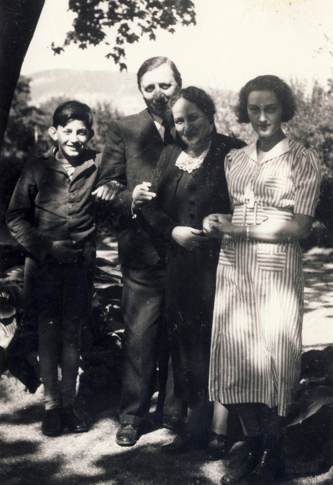 Hungary, Budapest XII., Zugliget, Remete út 18., Dr. Révész Margit Gyermekszanatórium., 1931, Nagy Krisztina - Nagy Boldizsár, Budapest, family, striped dress, Fortepan #186336