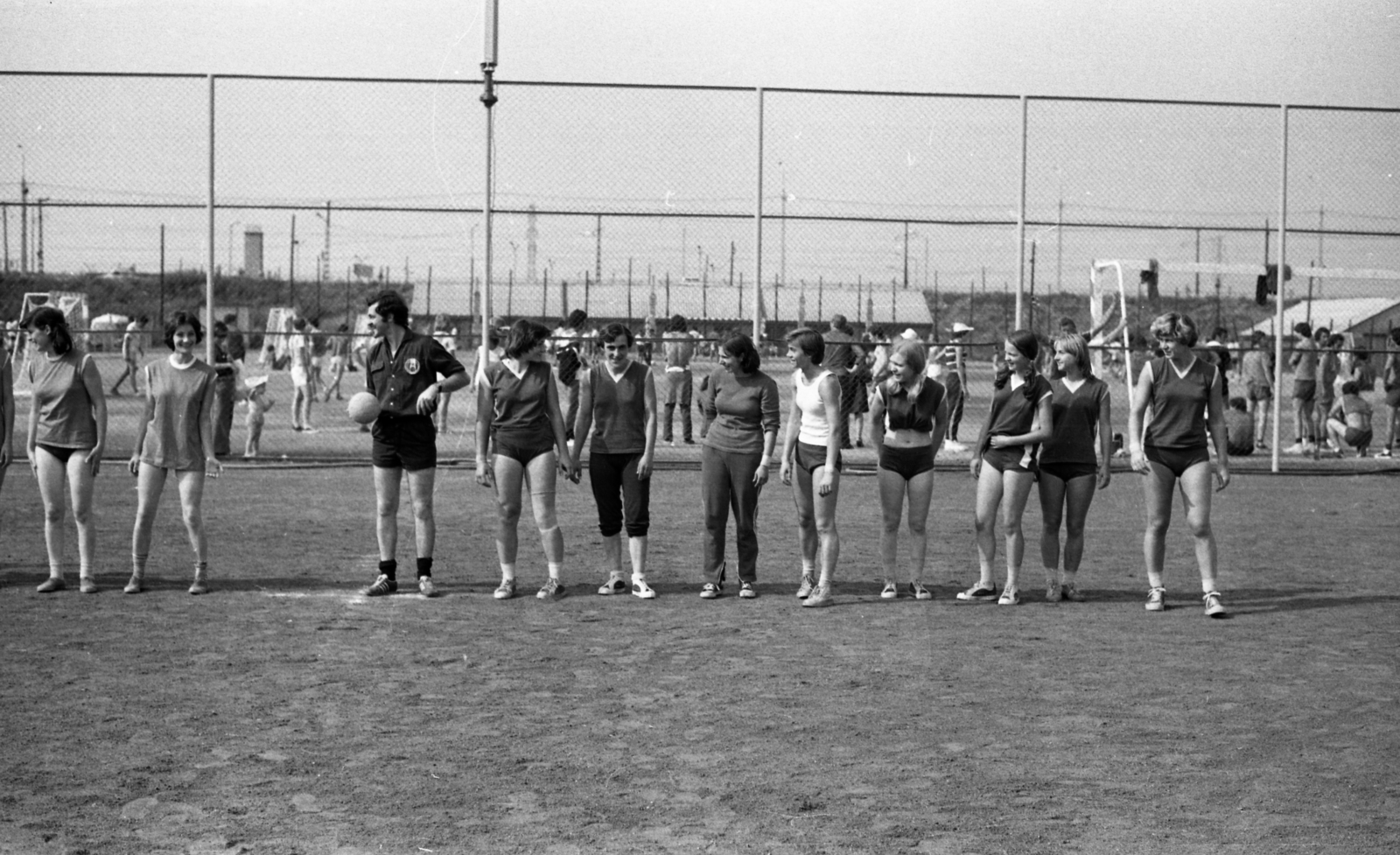 Hungary, Budapest XXI., Duna utca, a Csepeli Papírgyár sportpályája., 1977, Gulyás Zsuzsa, Budapest, Fortepan #186356