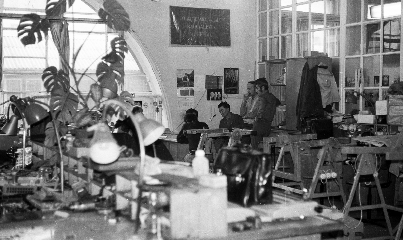 Magyarország, Budapest V., Bécsi utca 10.. Irodagépipari és Finommechanikai Vállalat., 1977, Gulyás Zsuzsa, Budapest, munkahely, Fortepan #186385