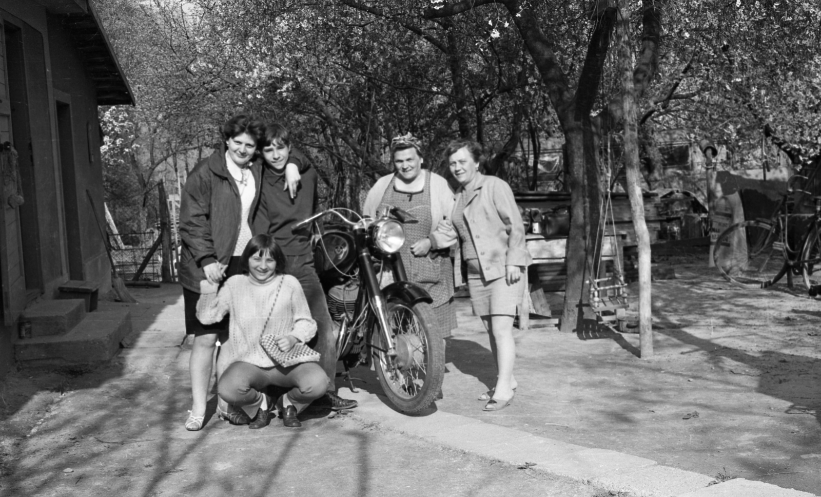 1973, Gulyás Zsuzsa, motorcycle, girls'n'cars, Fortepan #186424