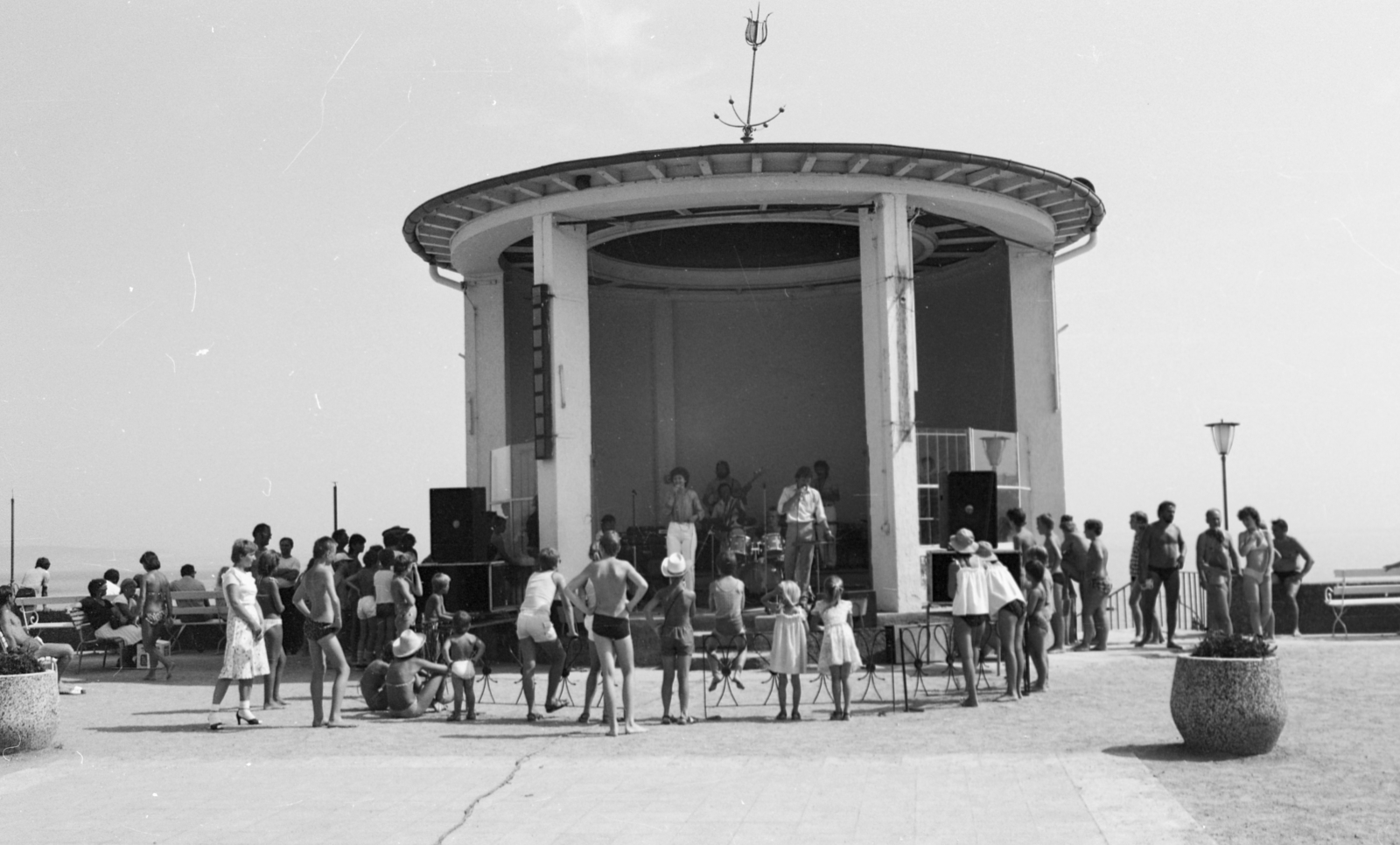 Germany, untitled, színpad a Kurhaus előtt., 1983, Gulyás Zsuzsa, GDR, Fortepan #186445
