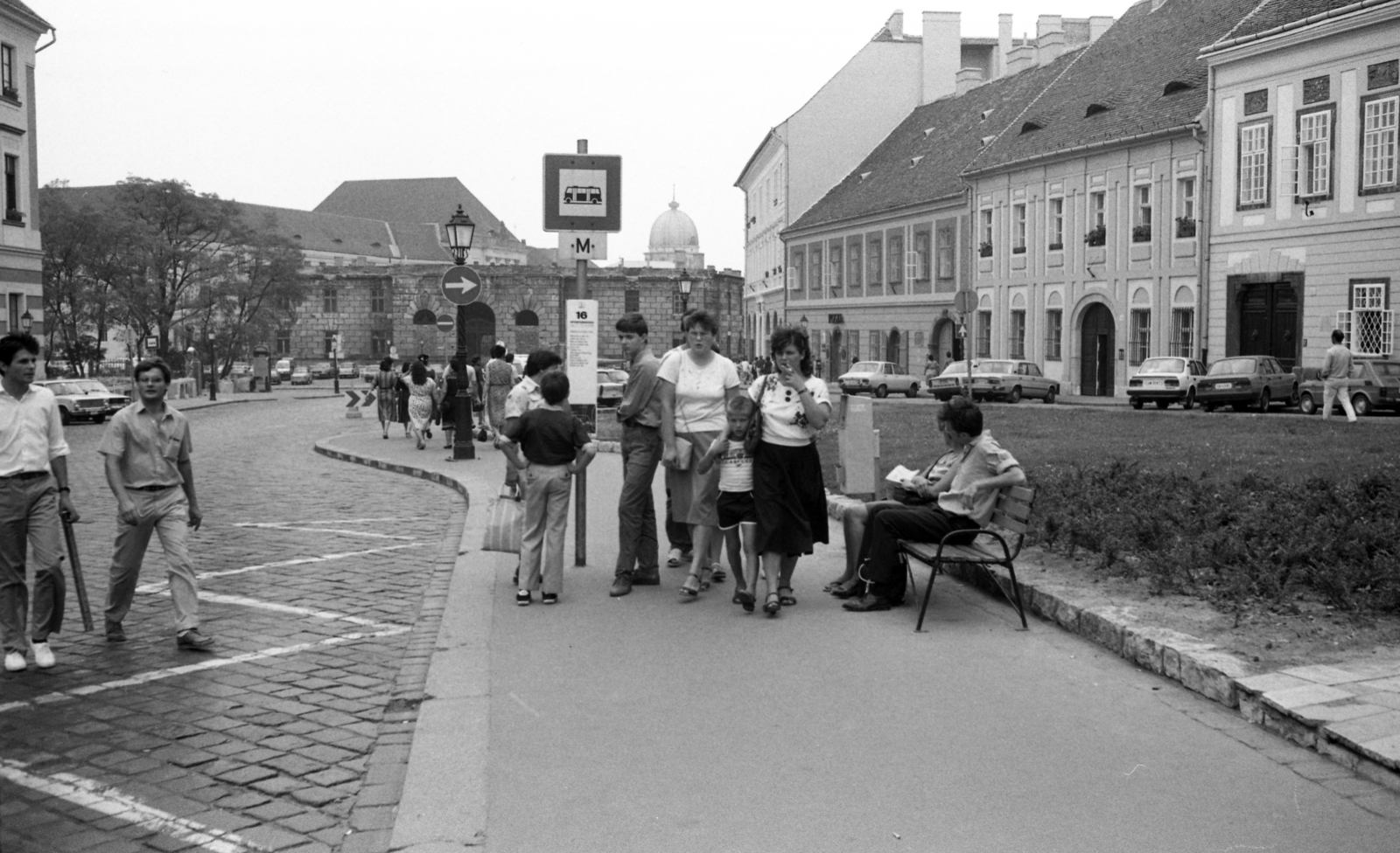 Hungary, Budapest I., Dísz tér., 1985, Gulyás Zsuzsa, Budapest, car park, Fortepan #186535