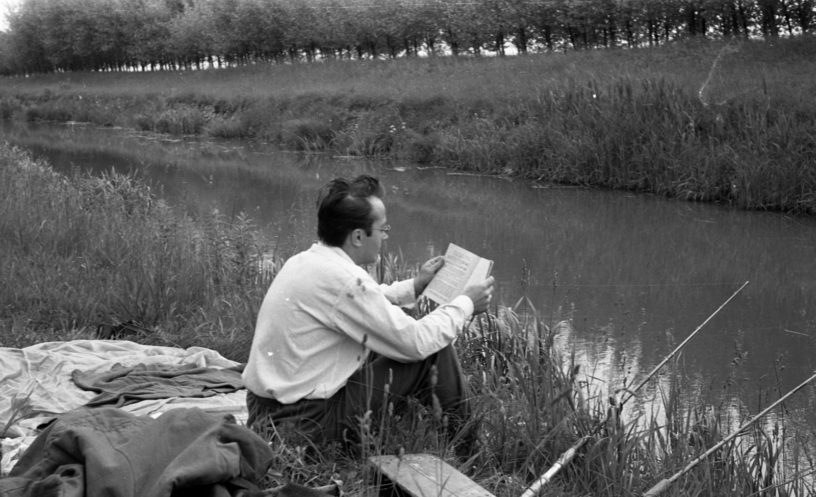 1975, Gulyás Zsuzsa, reading, fishing rod, Fortepan #186548