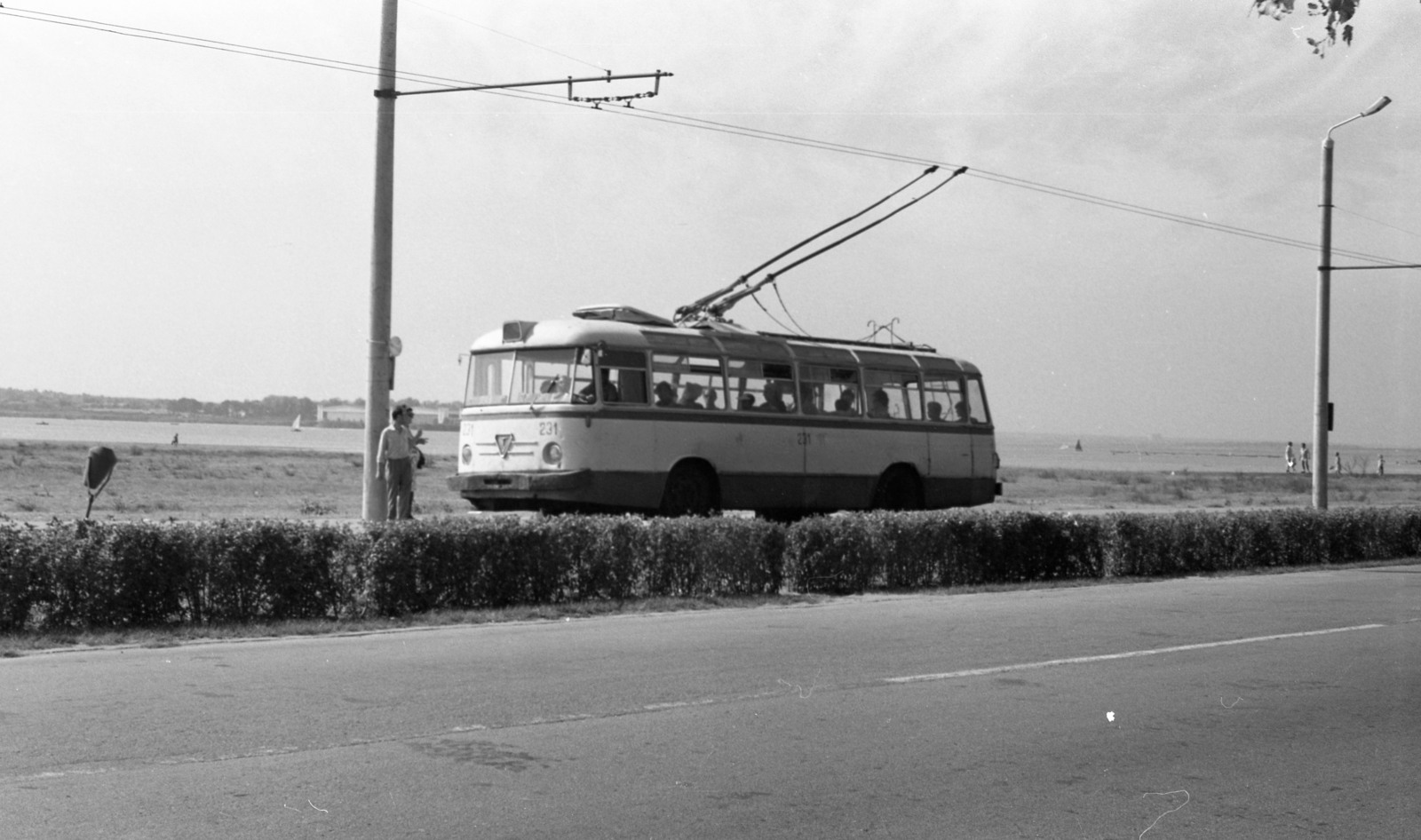 Romania, Constanța, Mamaia, Bulevardul Mamaia., 1975, Gulyás Zsuzsa, trolley bus, Fortepan #186568