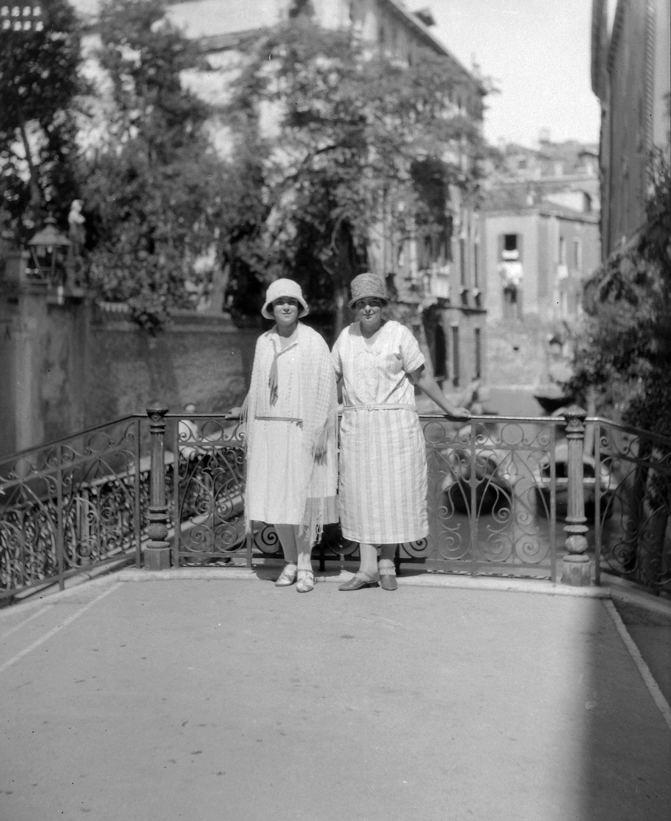 Italy, Venice, a Ponte de le Erbe (Füves híd) a Rio de la Panada (Rio de le Erbe) felett, kilátással észak felé, háttérben a Palazzo Soranzo - van Axel., 1936, Jankovszky György, Fortepan #18657