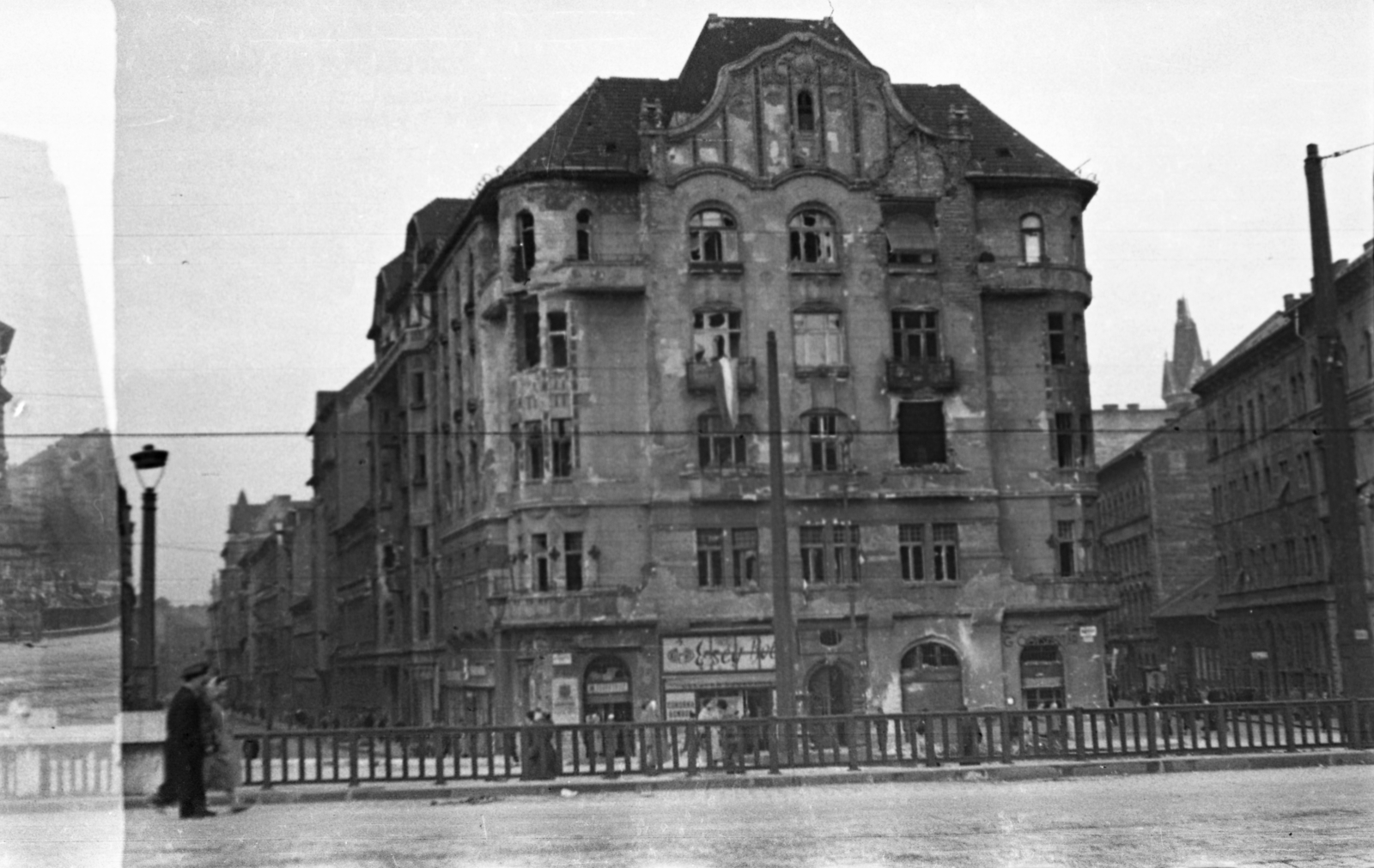 Hungary, Budapest IX., Boráros tér a Petőfi híd pesti hídfőjénél, balra a Lónyay (Szamuely) utca, jobbra a Ráday utca., 1956, Gulyás Zsuzsa, Budapest, damaged building, Fortepan #186576