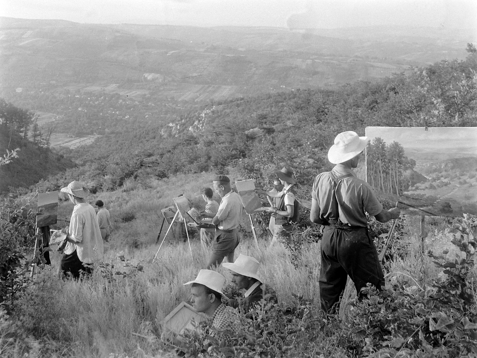 Hungary, Miskolc, Bagoly-hegy, a völgyben Felsőgyőr városrész., 1954, Fortepan, free time, hat, genre painting, picture, painting, easel, painter, Fortepan #1866