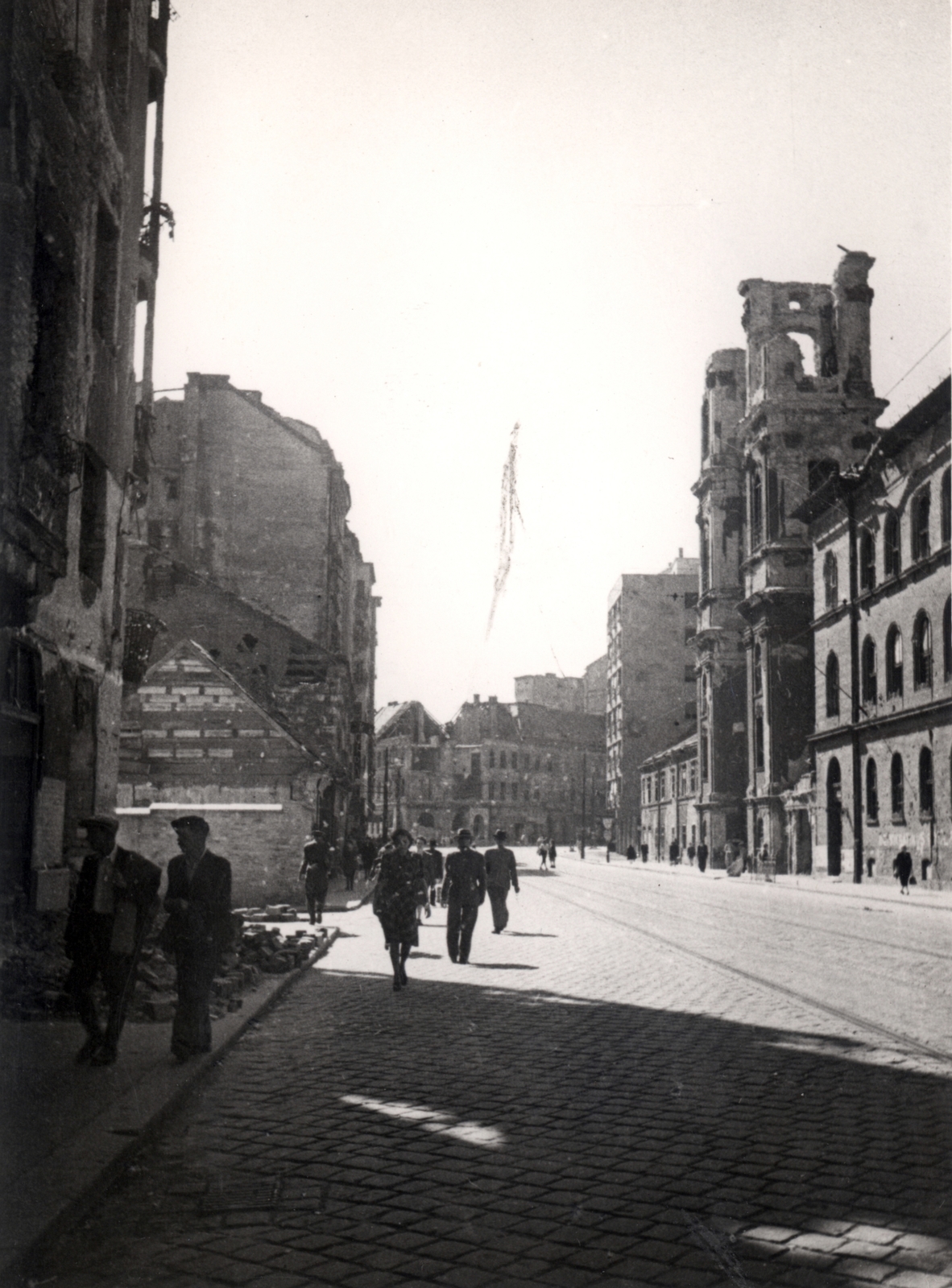 Magyarország, Budapest II., Margit körút, jobbra a romos Országúti ferences templom., 1945, Kramer István dr, Kunszt János, templom, háborús kár, rom, Budapest, Fortepan #186682