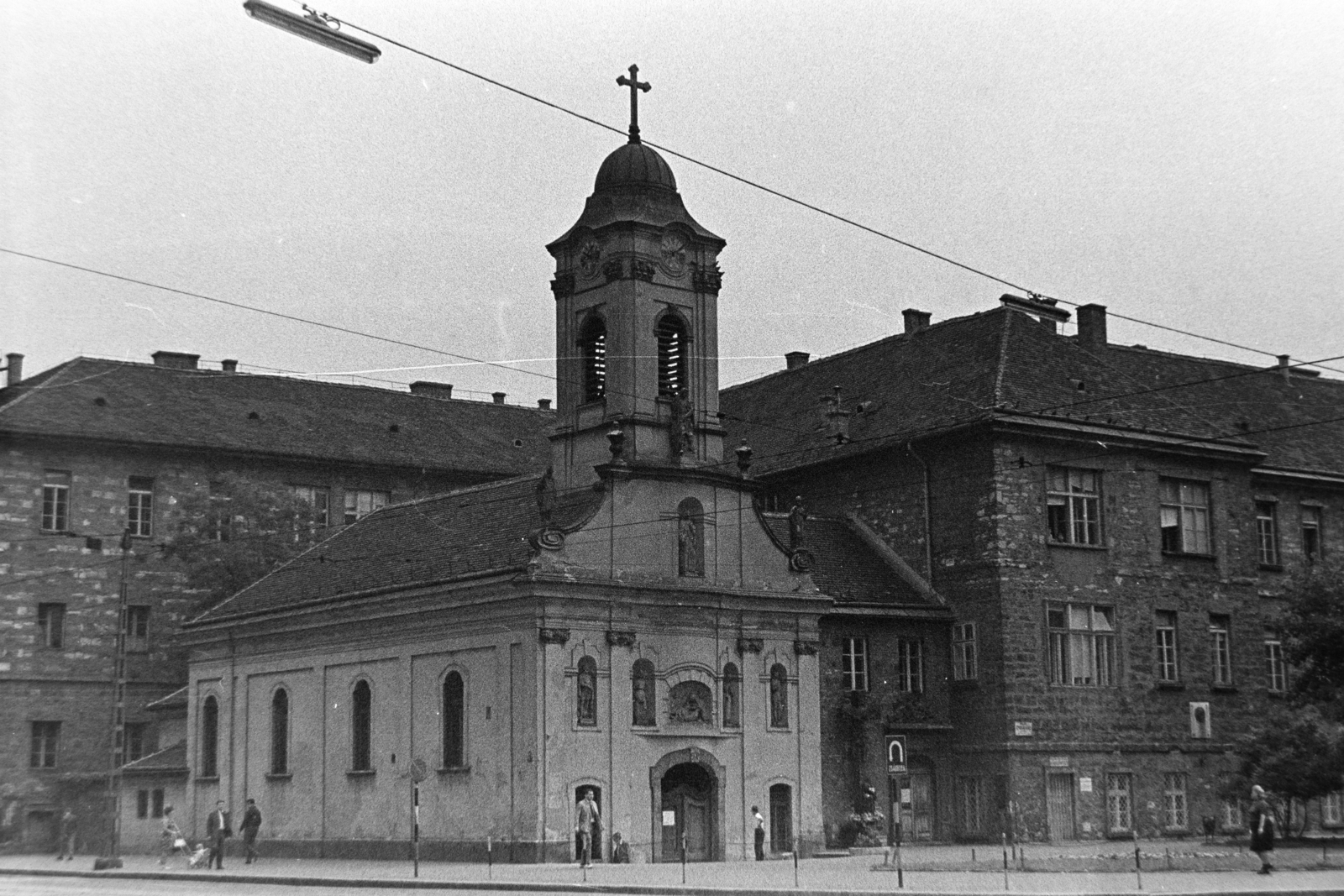 Magyarország, Budapest VIII., Rákóczi út - Gyulai Pál utca sarok, Szent Rókus-kápolna., 1965, Fortepan/Album037, Budapest, Fortepan #186712