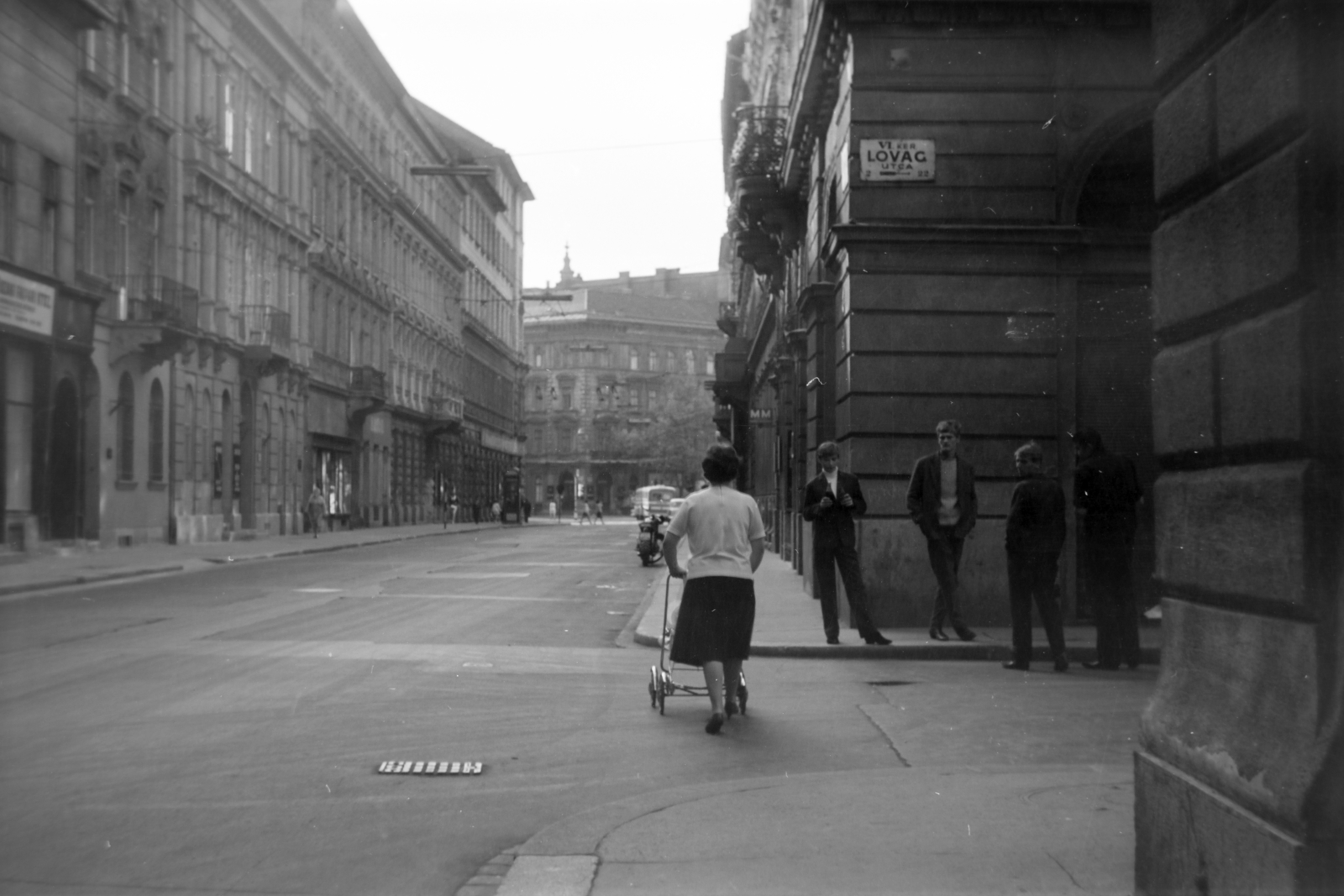 Magyarország, Budapest VI., Nagymező utca a Lovag utcától a Bajcsy-Zsilinszky út felé nézve., 1965, Fortepan/Album037, Budapest, Fortepan #186741