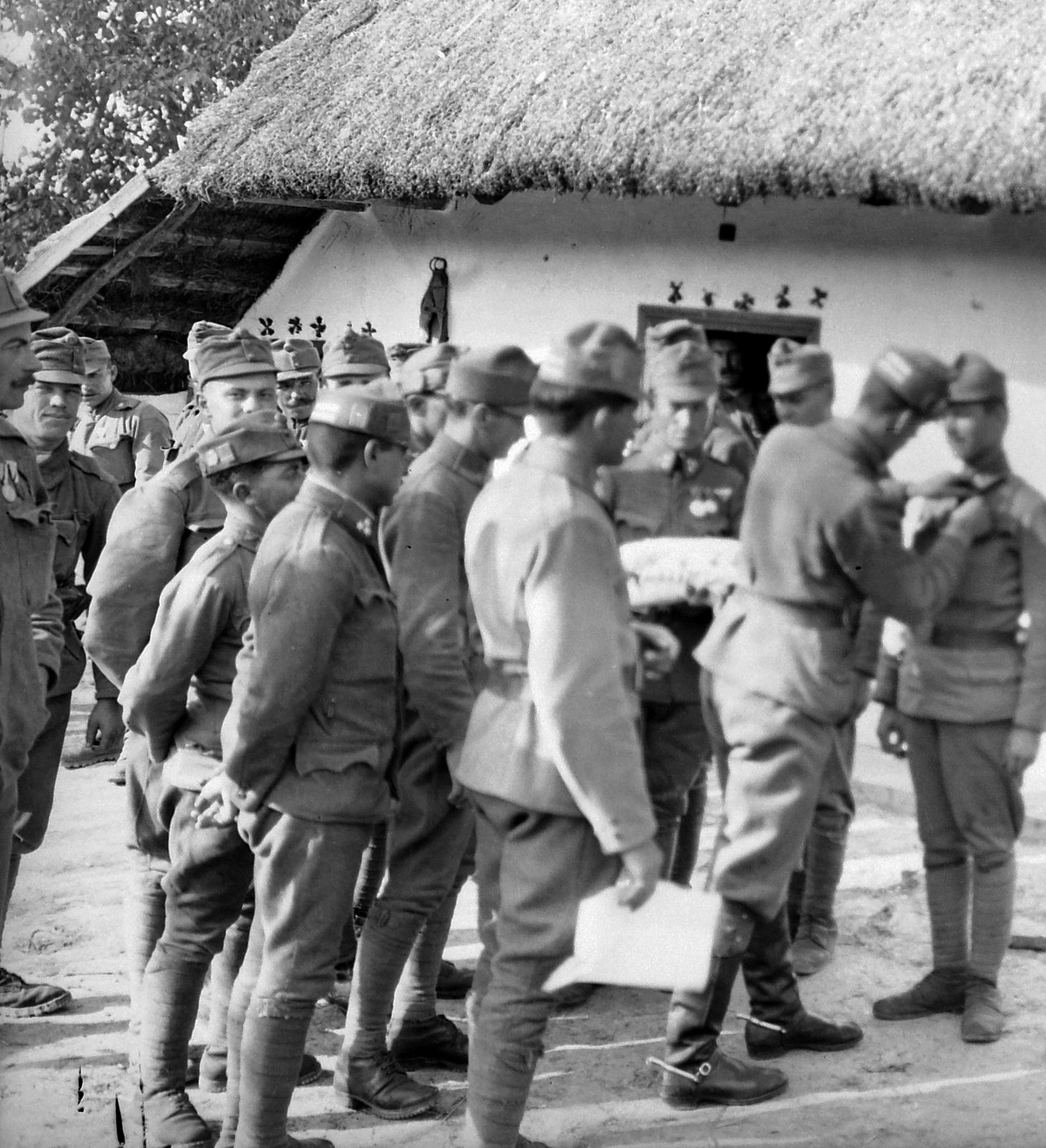 1917, Fortepan, First World War, village, uniform, men, soldier, medal, thatched roof, Fortepan #18675