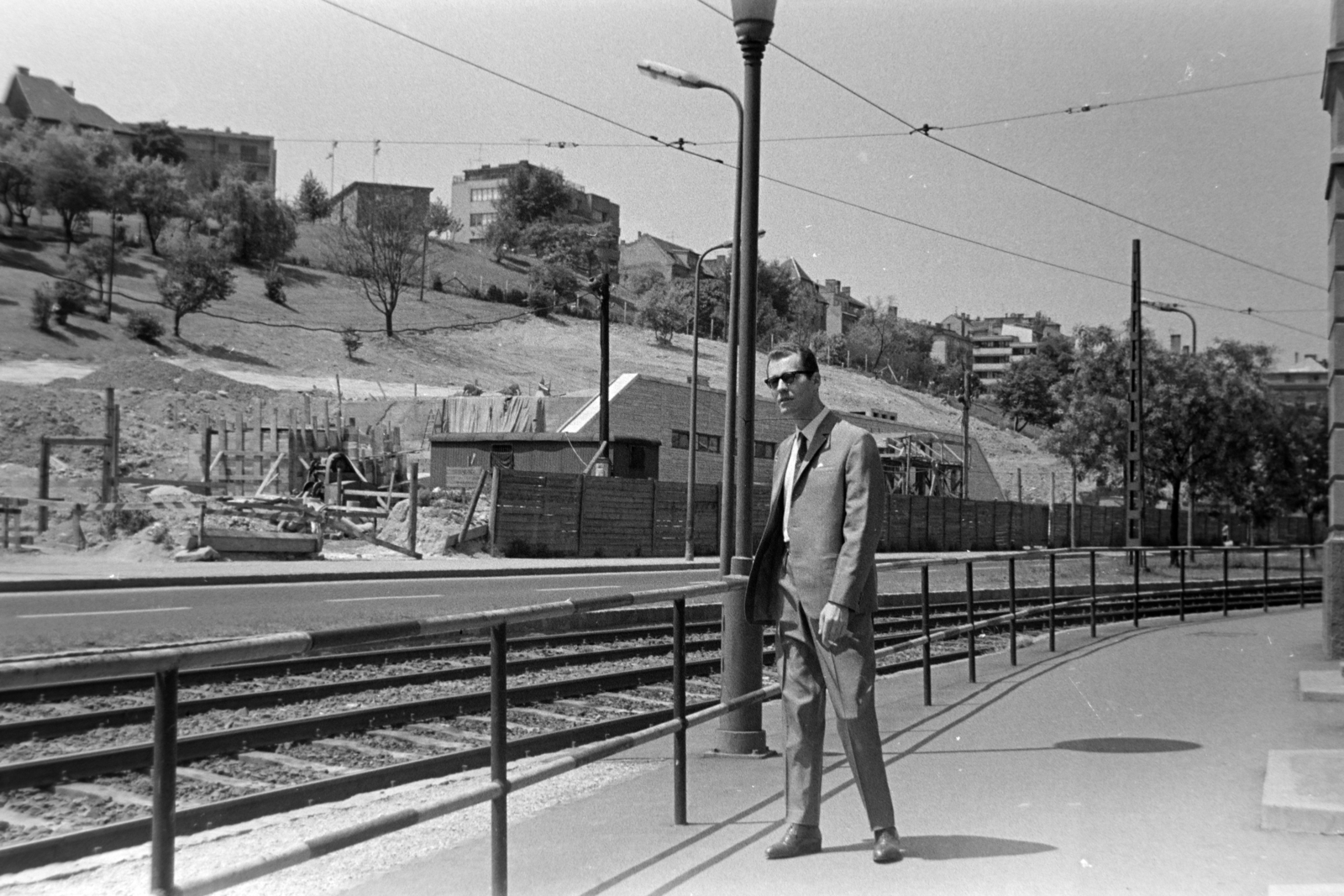 Hungary, Tabán, Budapest I., Krisztina körút a Bethlen-udvarnál, balra fent a Naphegy utca házai, szemben az Orvos lépcső., 1966, Fortepan/Album037, Budapest, Fortepan #186768