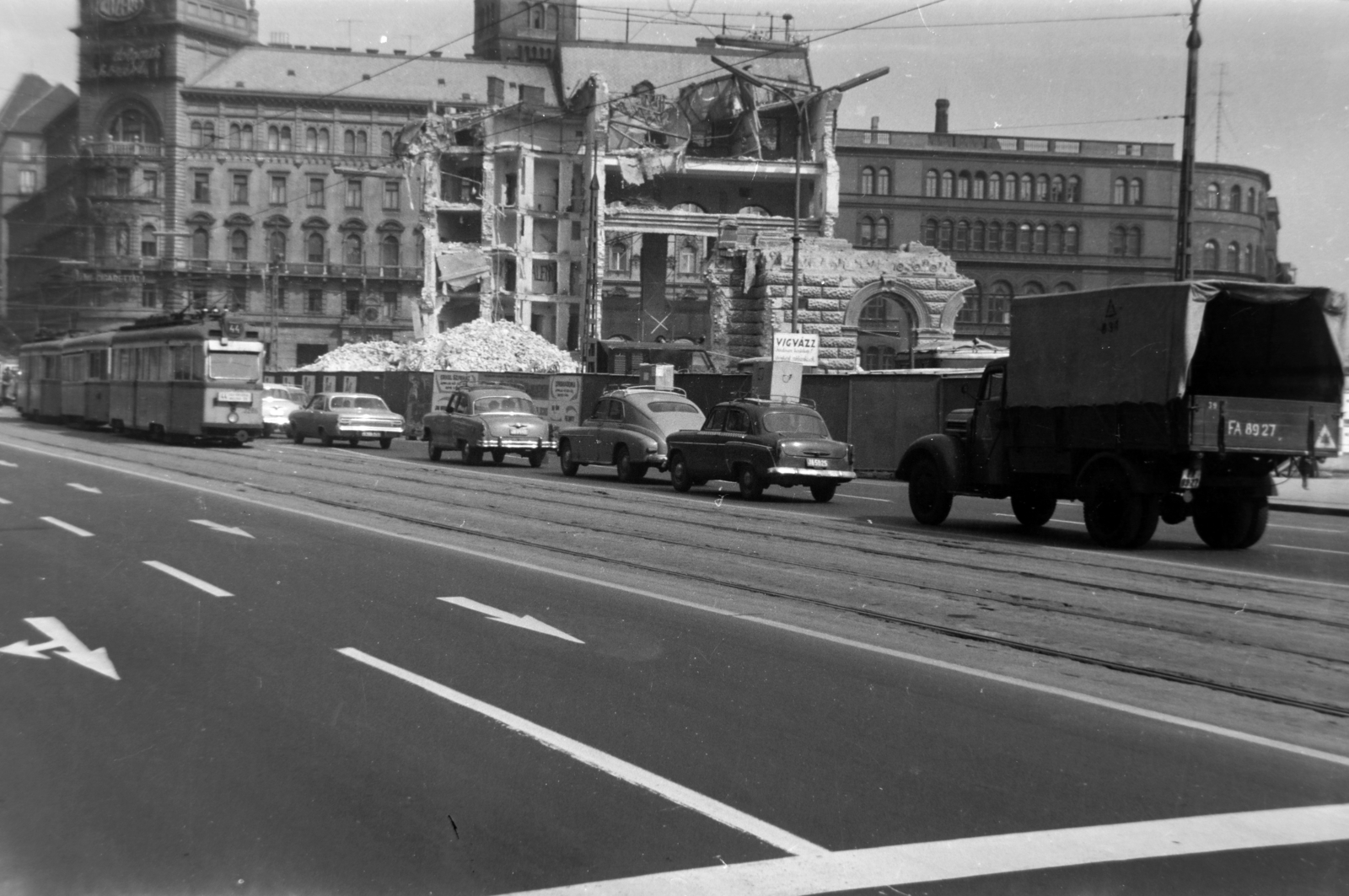 Magyarország, Budapest VIII., Blaha Lujza tér, a Nemzeti Színház bontása., 1965, Fortepan/Album038, Budapest, Fortepan #186811