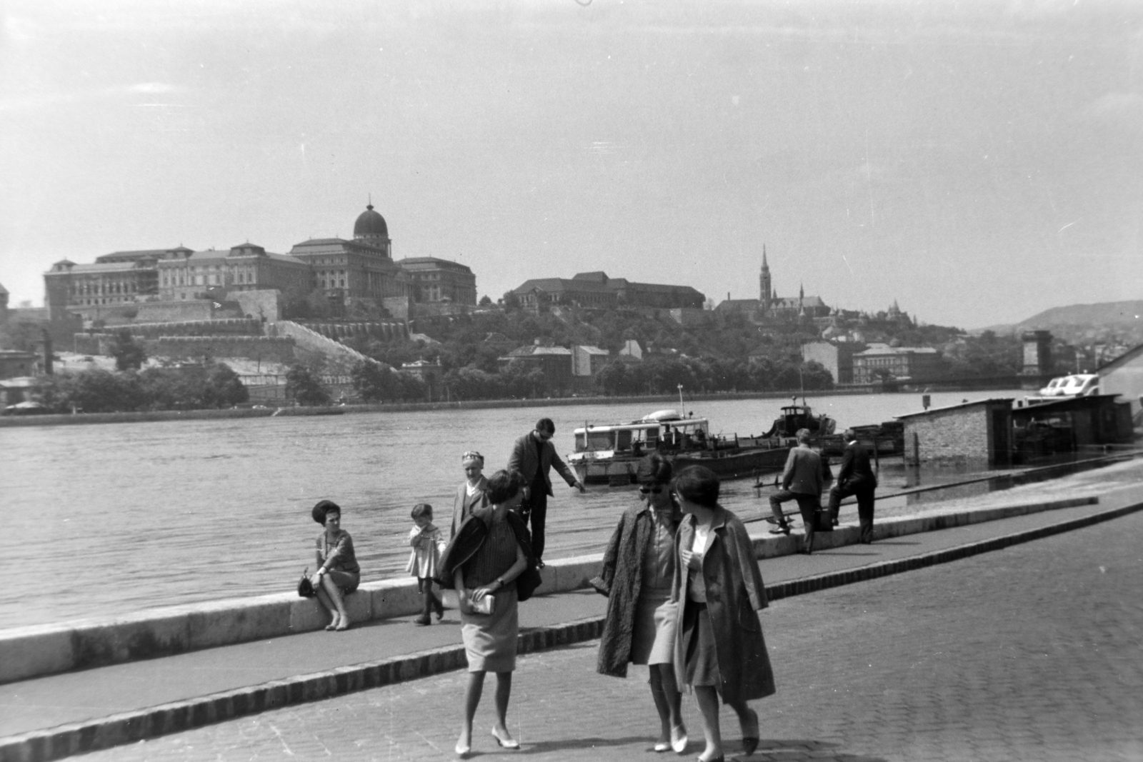Hungary, Budapest V.,Budapest I., a pesti alsó rakpart árvíz idején, háttérben a budai Vár., 1965, Fortepan/Album038, flood, Budapest, Fortepan #186816