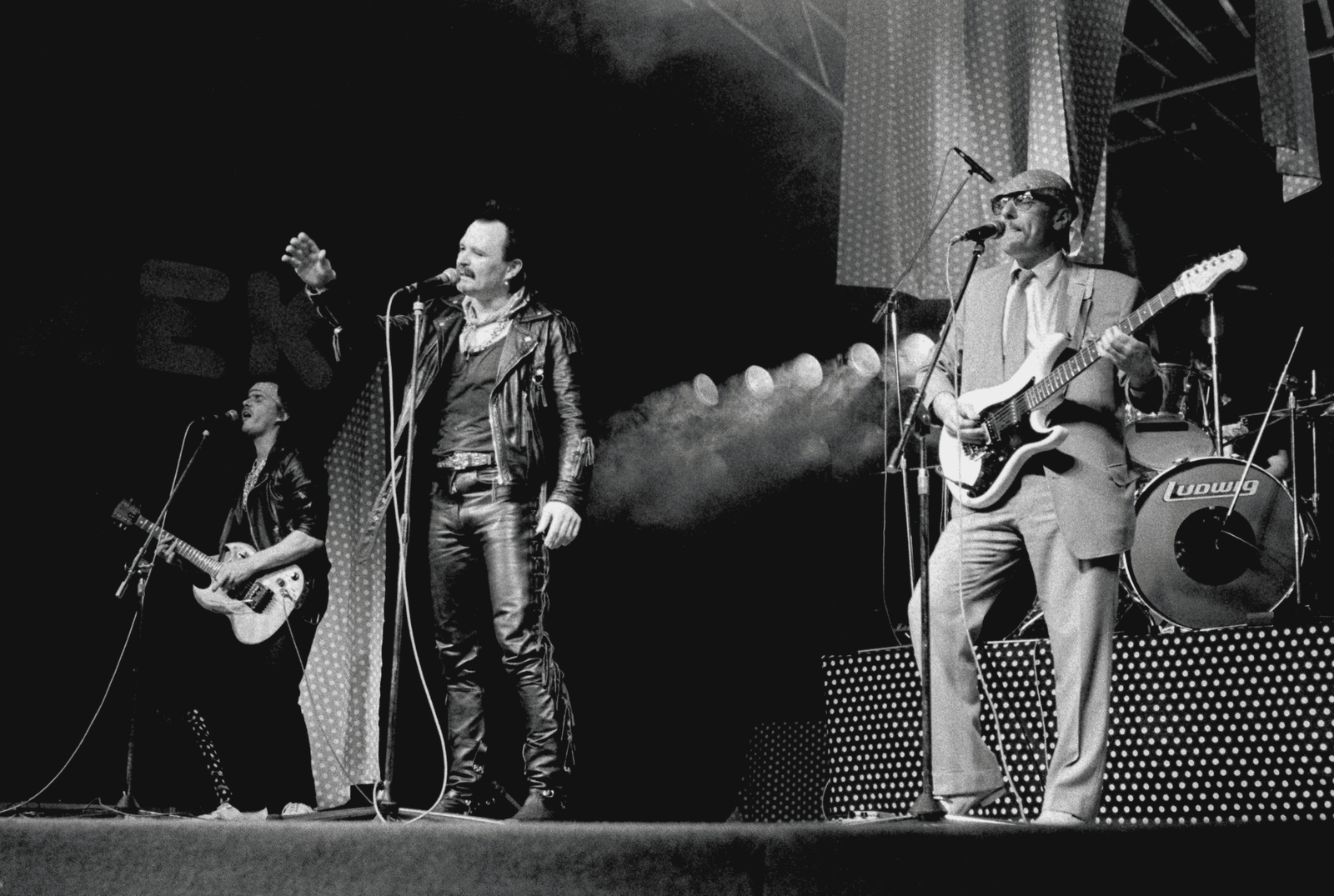 Hungary, Beatrice koncert, Lugosi László, Nagy Feró és Miklóska Lajos. A sorozat felvételeit a Beatrice rajongói kör tagjai készítették., 1987, Ambrus Tibor, leather jacket, singer, microphone stand, electric guitar, Fortepan #186958