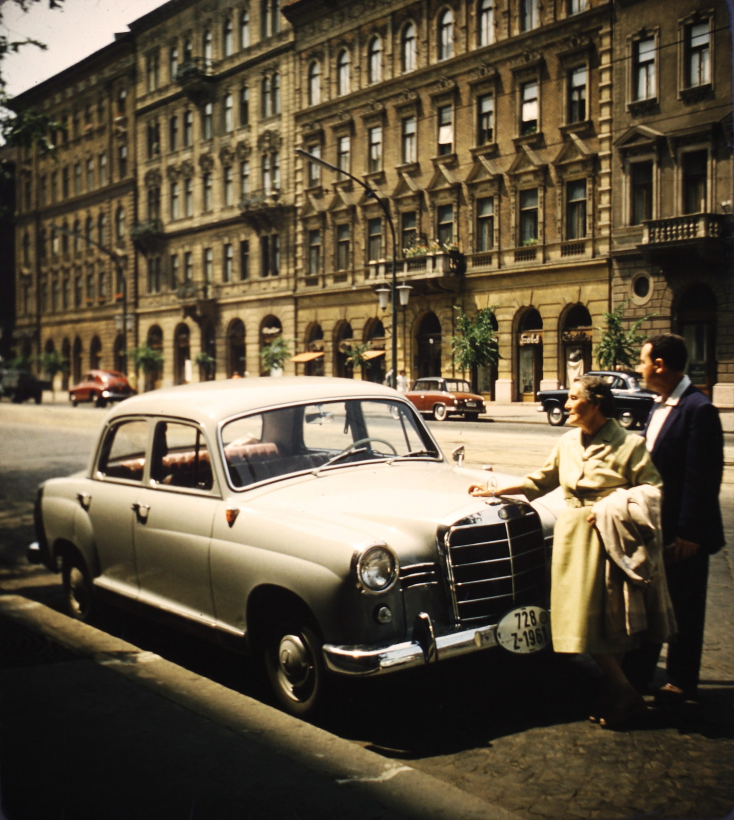 Hungary, Budapest IX., Ferenc körút, szemben a páros oldal, a kép bal szélén a Tompa utca., 1962, Markus Marianna, Budapest, number plate, Mercedes W120, Fortepan #187024