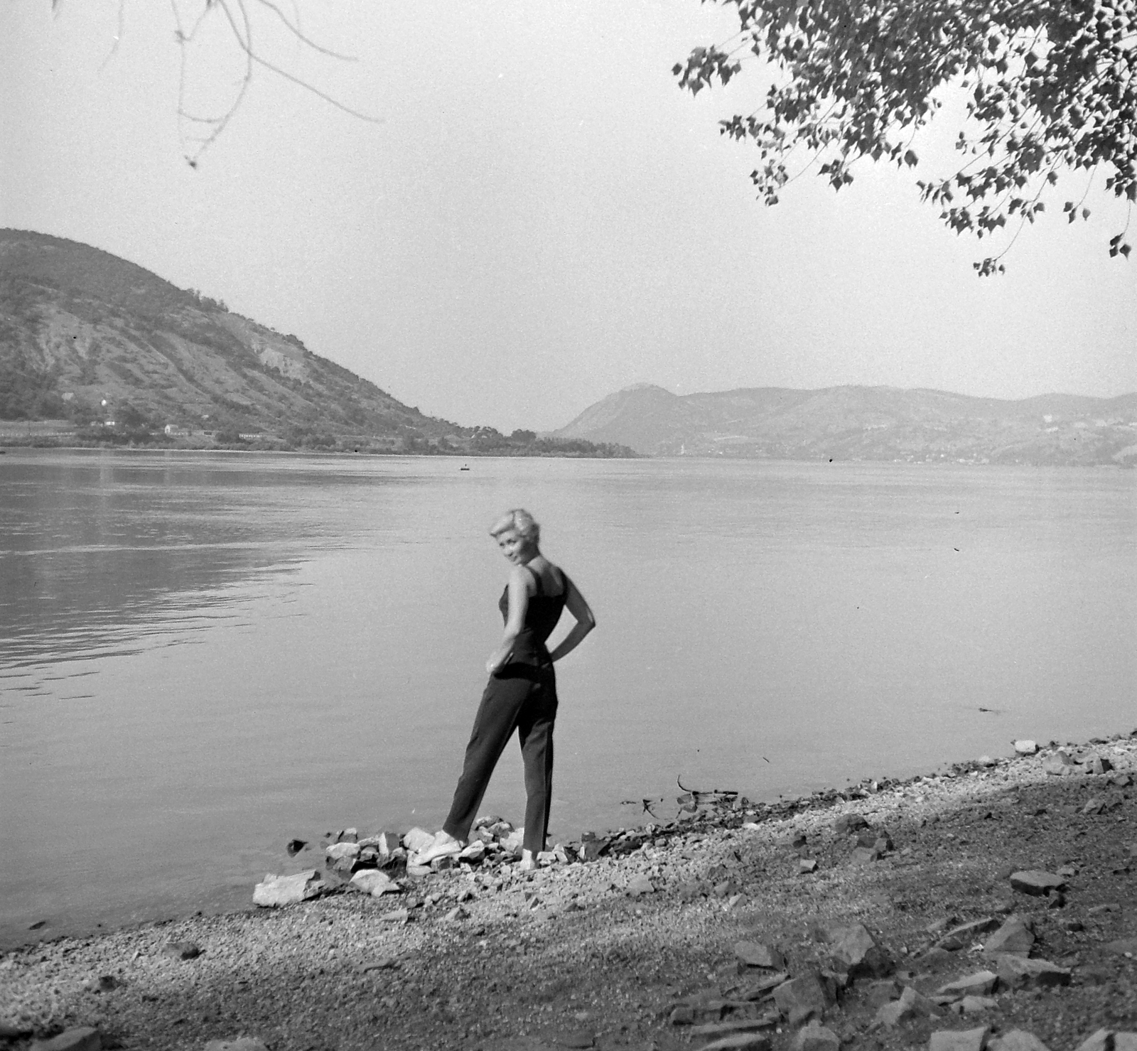 Hungary, Dömös, Duna-part, Colette Dereal francia színésznő., 1957, Kotnyek Antal, filming, celebrity, Fortepan #18711