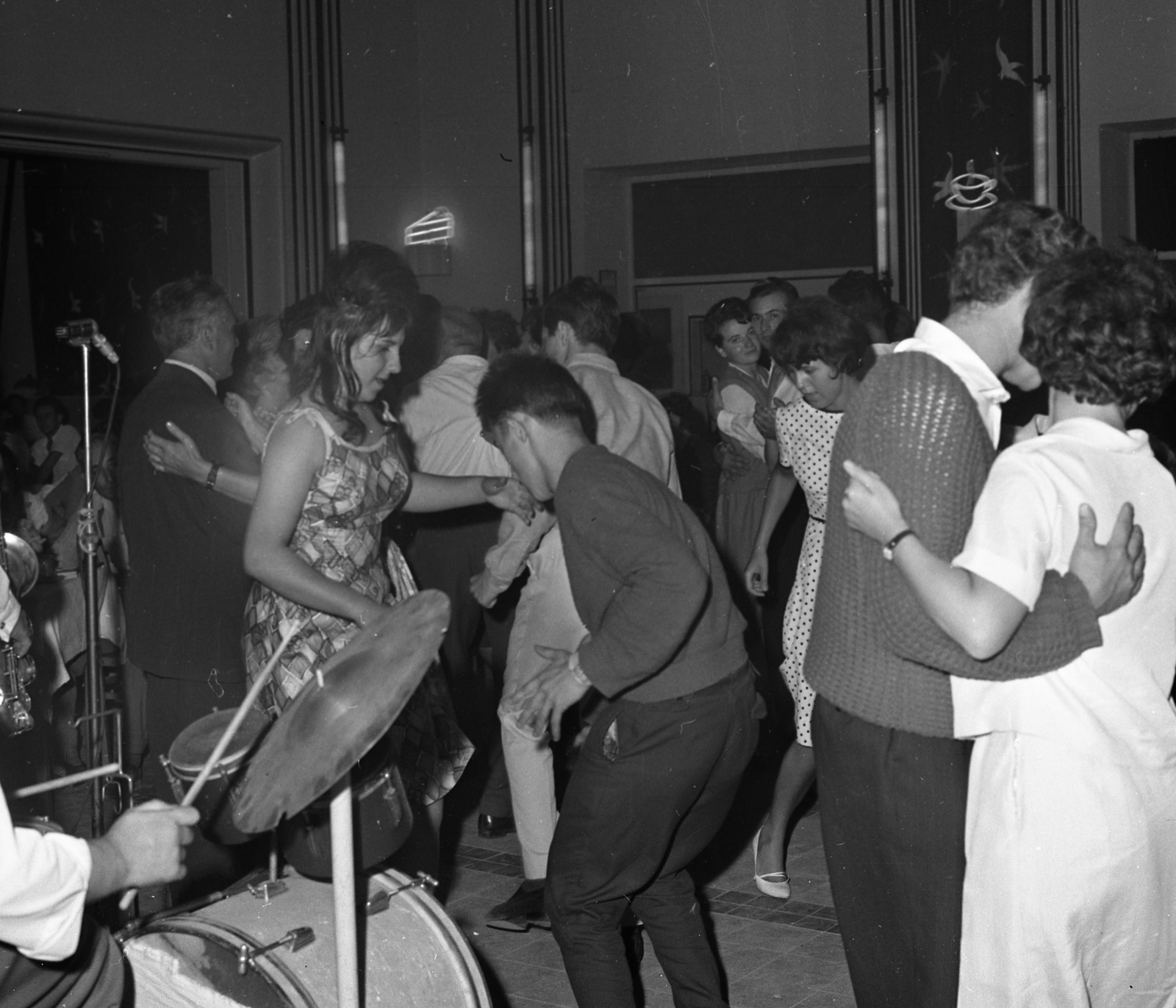 Hungary, 1971, Urbán Tamás, fun, dance, espresso, drum, cymbal, Fortepan #18718
