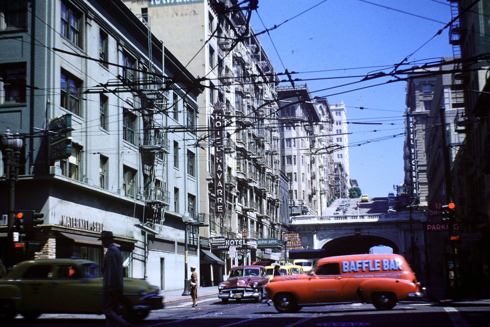 USA, San Francisco,California, Stockton Street a Sutter Street kereszteződésénél., 1956, Haas Lajos dr, colorful, street view, automobile, catenary wire, Fortepan #187346