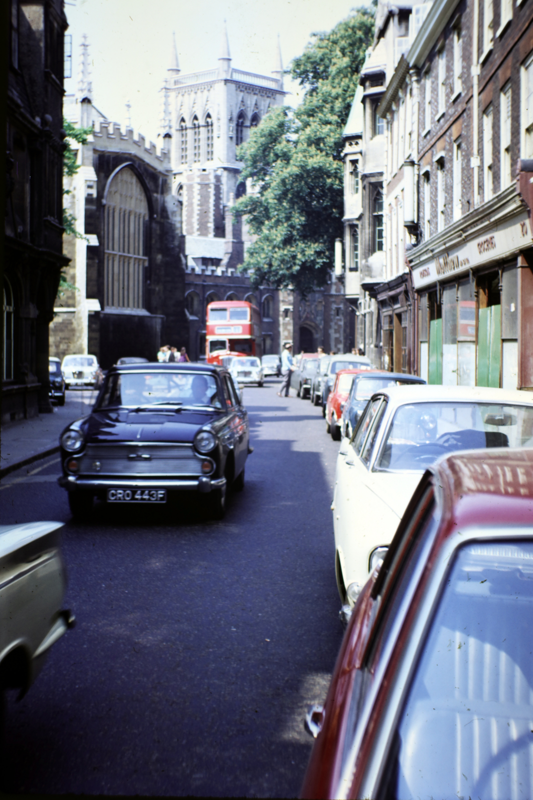 United Kingdom, Cambridge, Trinity Street, háttérben a St. John's College kápolnájának tornya., 1962, Haas Lajos dr, colorful, street view, Fortepan #187351