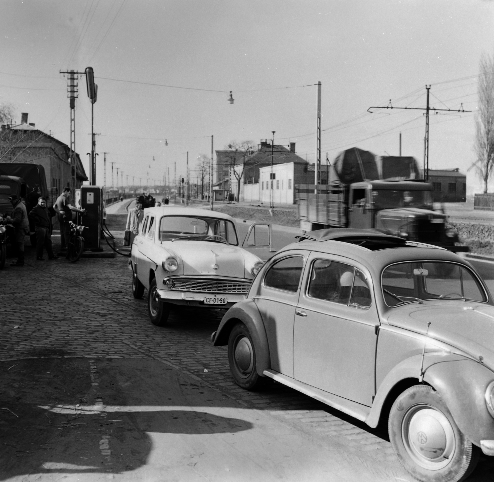 Magyarország, Budapest XX., Helsinki (Dózsa György) út, jobbra a teherautó mögött a Torontál utca torkolata., 1962, Fortepan/Album018, Volkswagen-márka, Moszkvics 407, Volkswagen Bogár, Budapest, Fortepan #187369