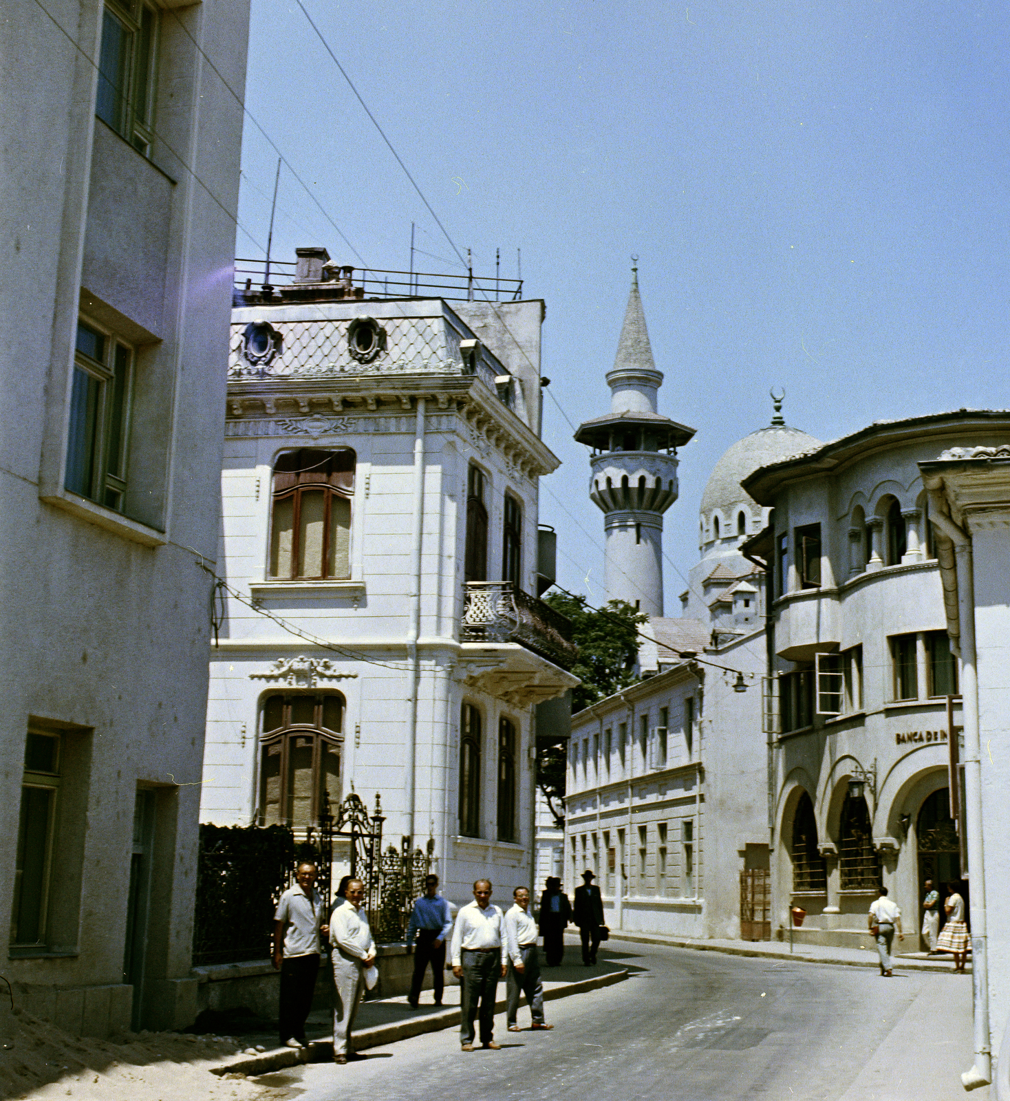 Romania, Constanța, Strada Arhiepiscopiei, háttérben a Károly-mecset., 1964, Fortepan/Album018, colorful, Fortepan #187395