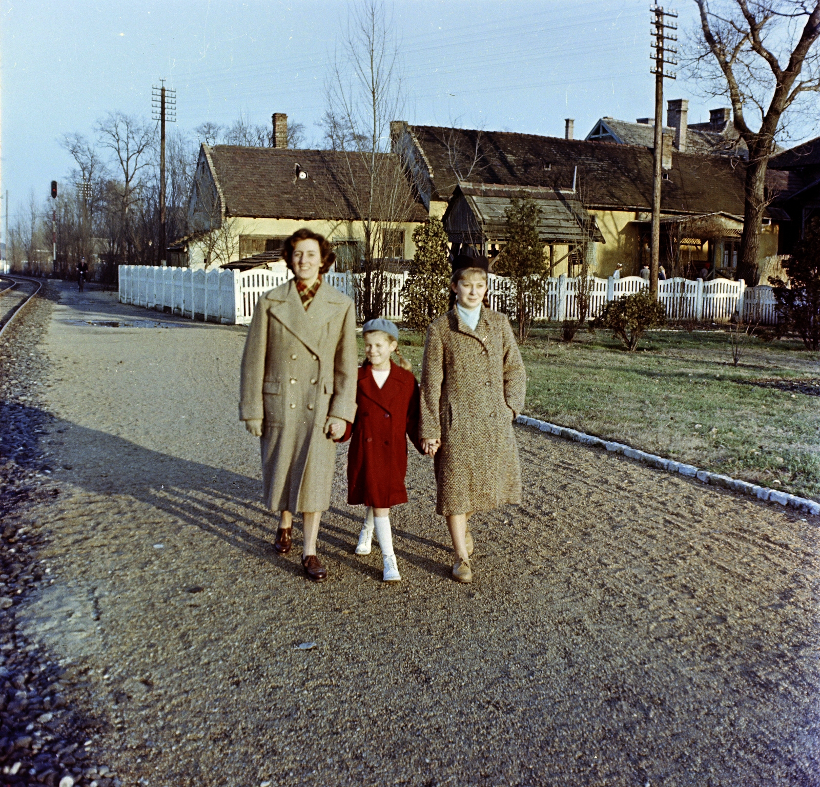 1960, Fortepan/Album018, colorful, winter coat, hold hands, women, Fortepan #187400