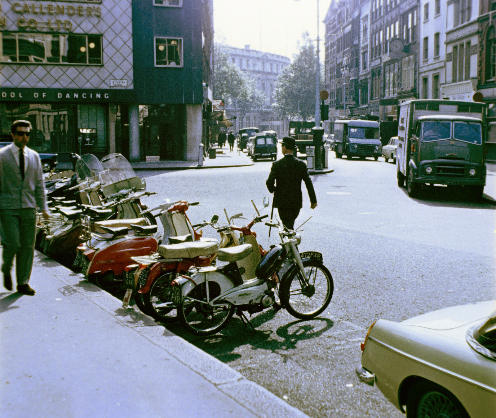 Egyesült Királyság, London, Leicester Square a Irving street felé nézve., 1964, Fortepan/Album018, színes, Fortepan #187408