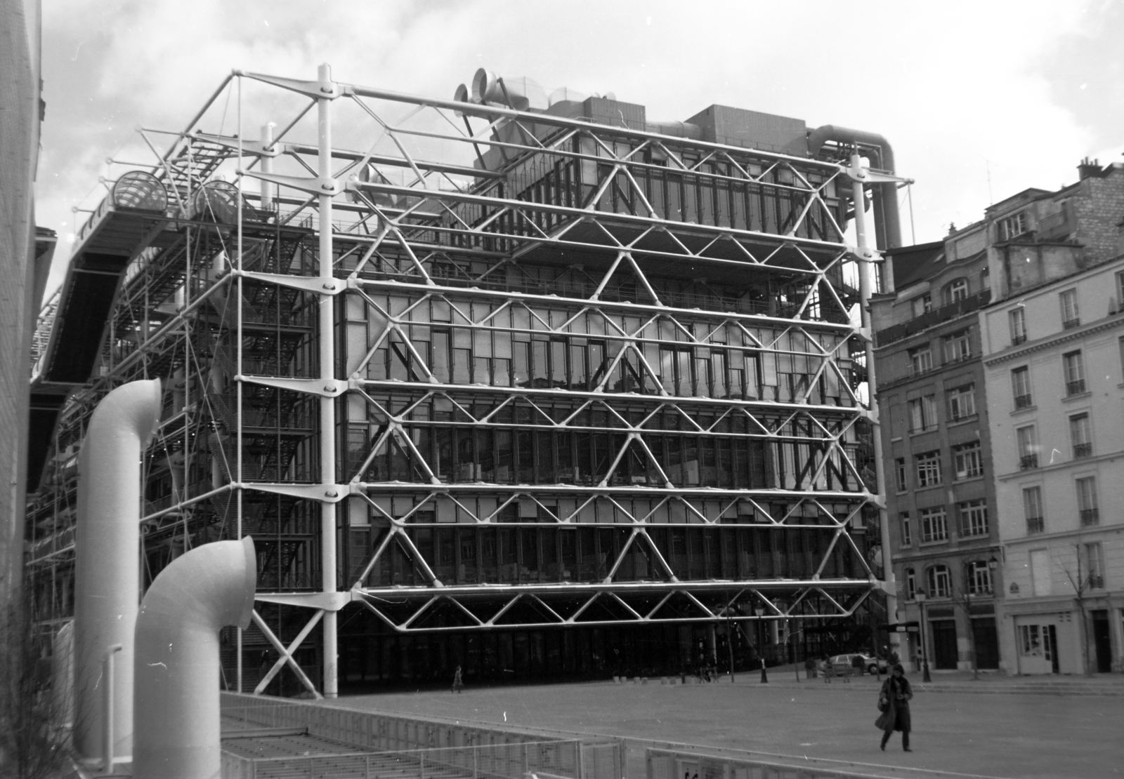 France, Paris, szemben a Pompidou központ, jobbra a Rue Brisemiche., 1978, Fortepan/Album018, Fortepan #187428