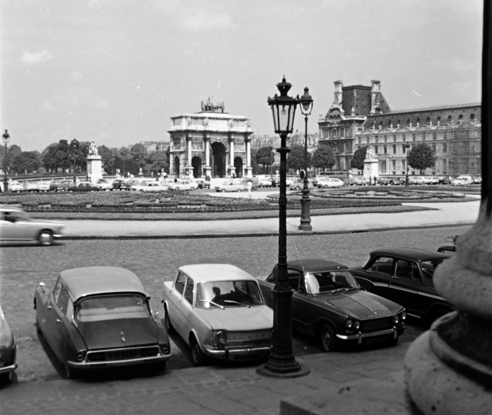 France, Paris, Place du Carrousel, szemben a Carrousel-diadalív., 1965, Fortepan/Album018, Fortepan #187441