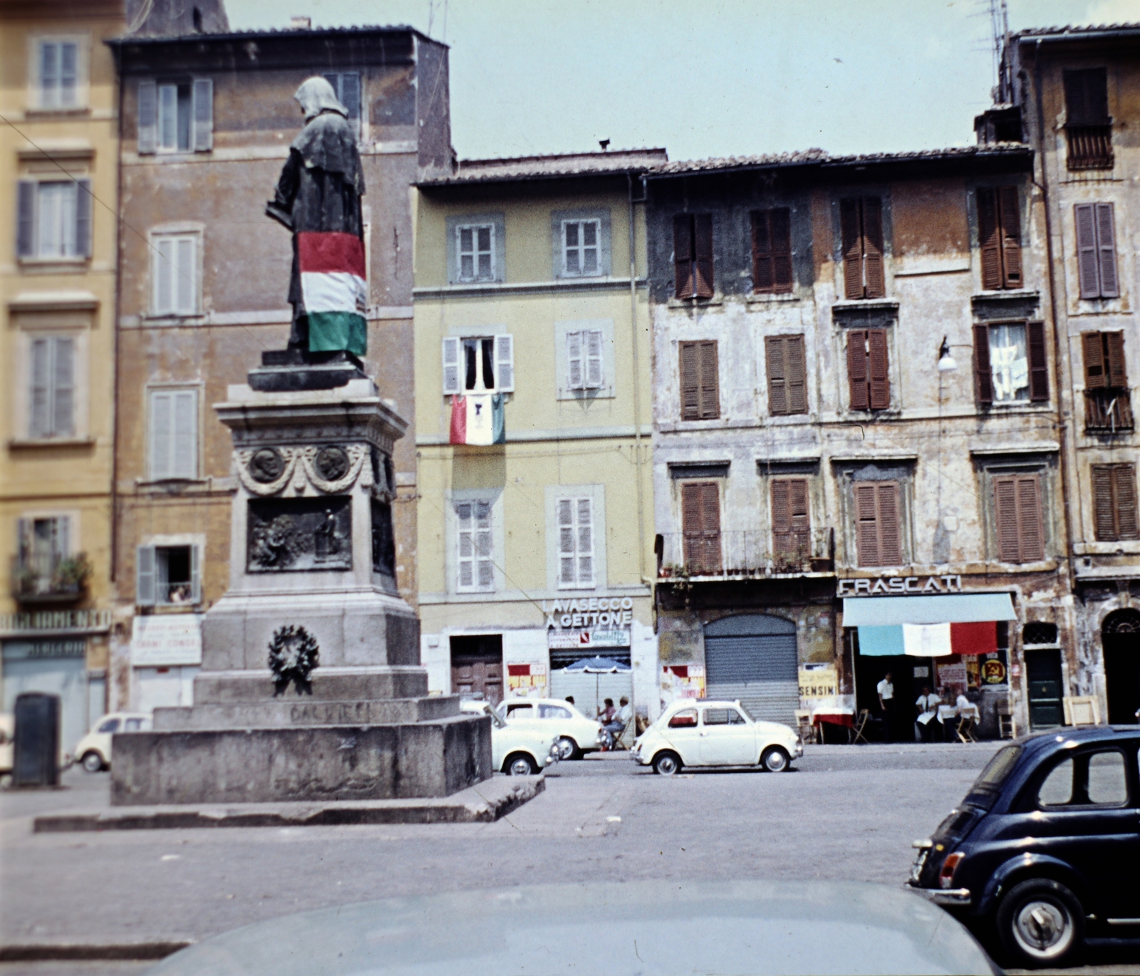 Italy, Rome, Piazza Campo de' Fiori, Giordano Bruno szobra (Ettore Ferrari, 1889)., 1964, Fortepan/Album018, colorful, Fortepan #187468