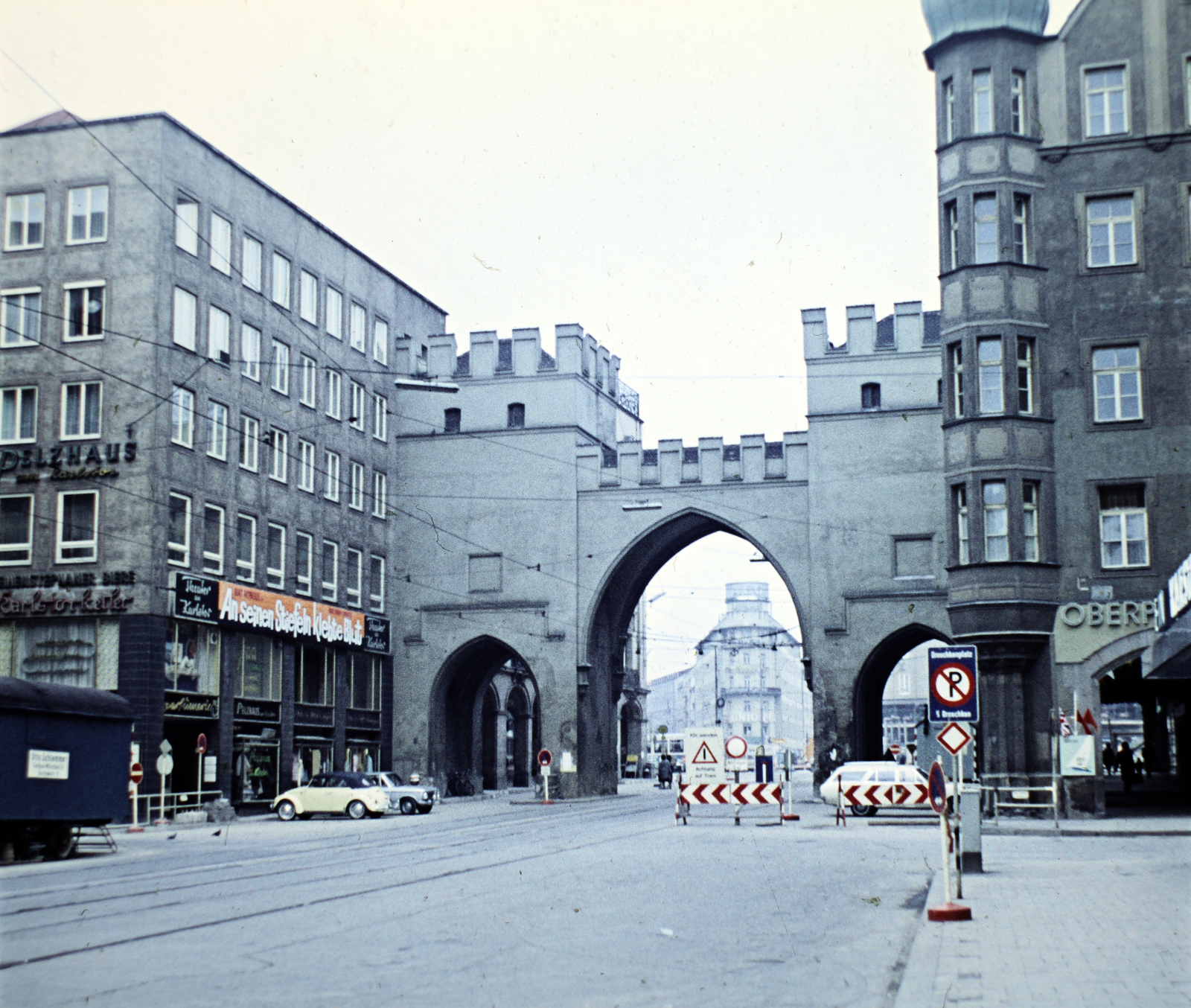Germany, Munich, Neuhauser Strasse és a Herzog-Wilhelm-Strasse kereszteződése, háttérben a Karlstor., 1968, Fortepan/Album018, Fortepan #187474