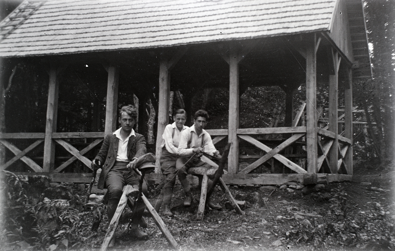 Hungary, Kékestető, menedékkunyhó a háttérben látható Dr. Vass József kilátótorony mellett., 1931, Hirschler Károly, excursion, Fortepan #187538